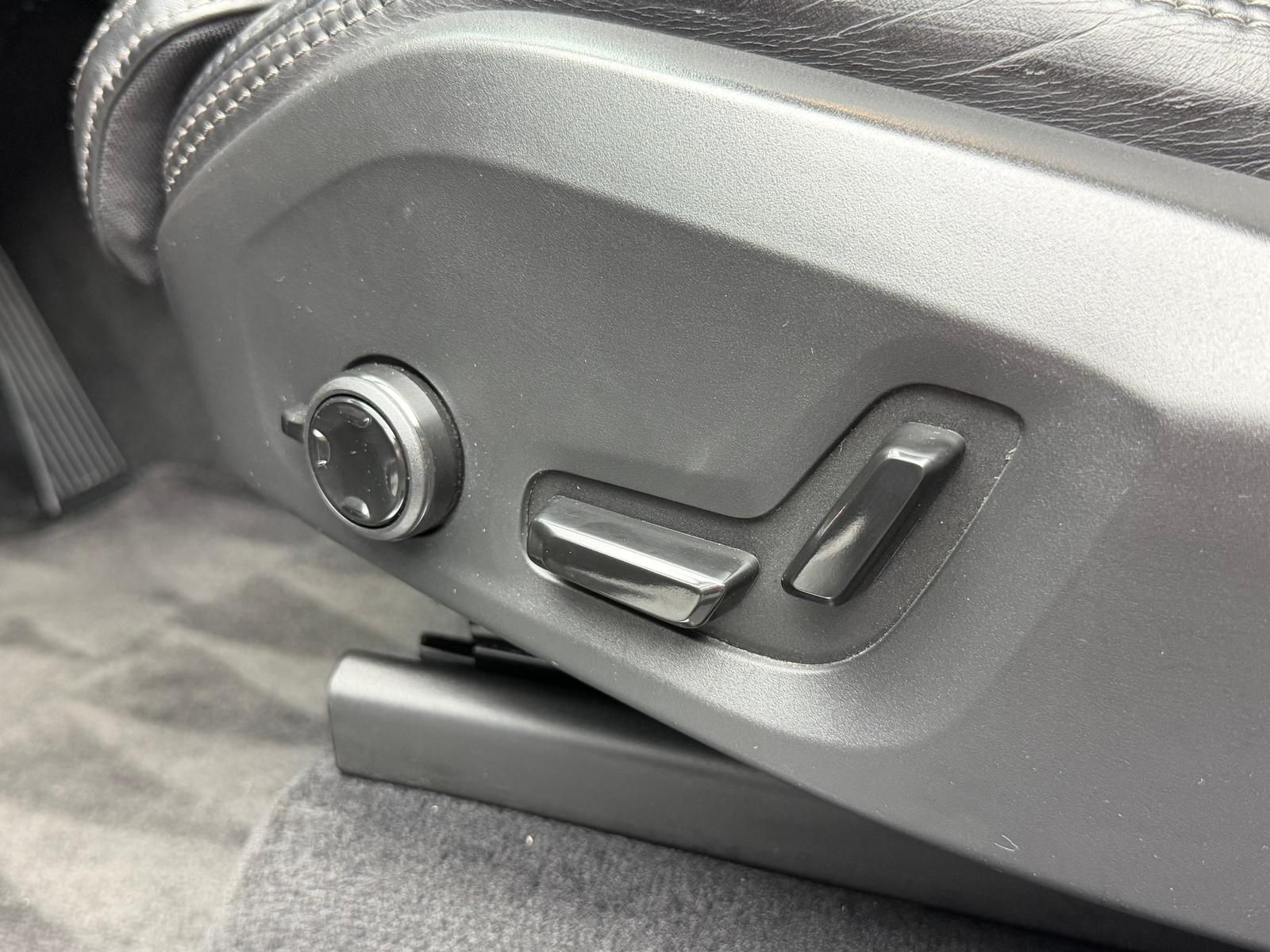 Fahrzeugabbildung Volvo XC90 B5PLUS 7-SITZE/AWD/PANO/H&K/ACC/360°/AHK/CA