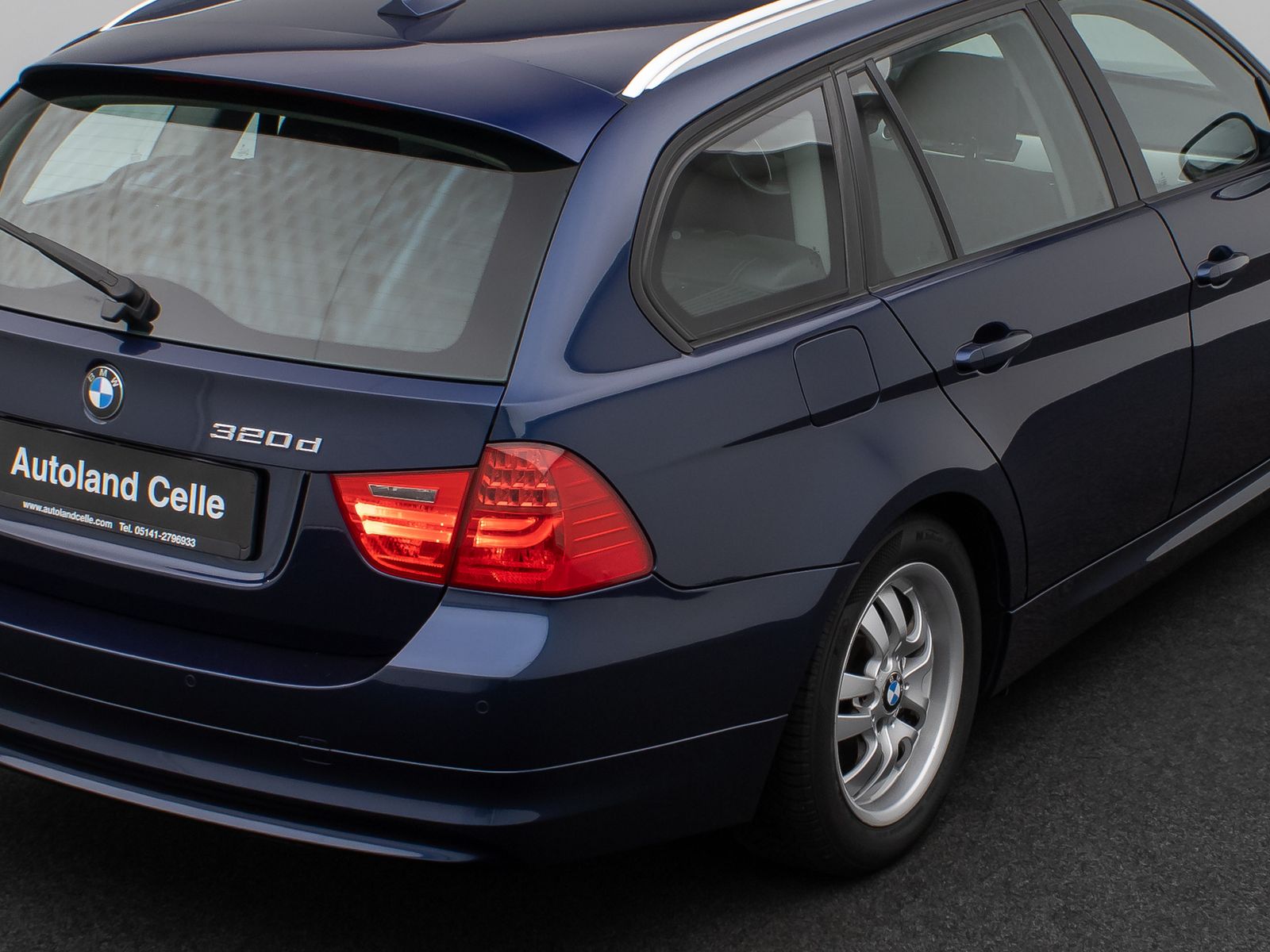 Fahrzeugabbildung BMW 320d PDC Navi Xenon Fernlichtassist Komfort AHK