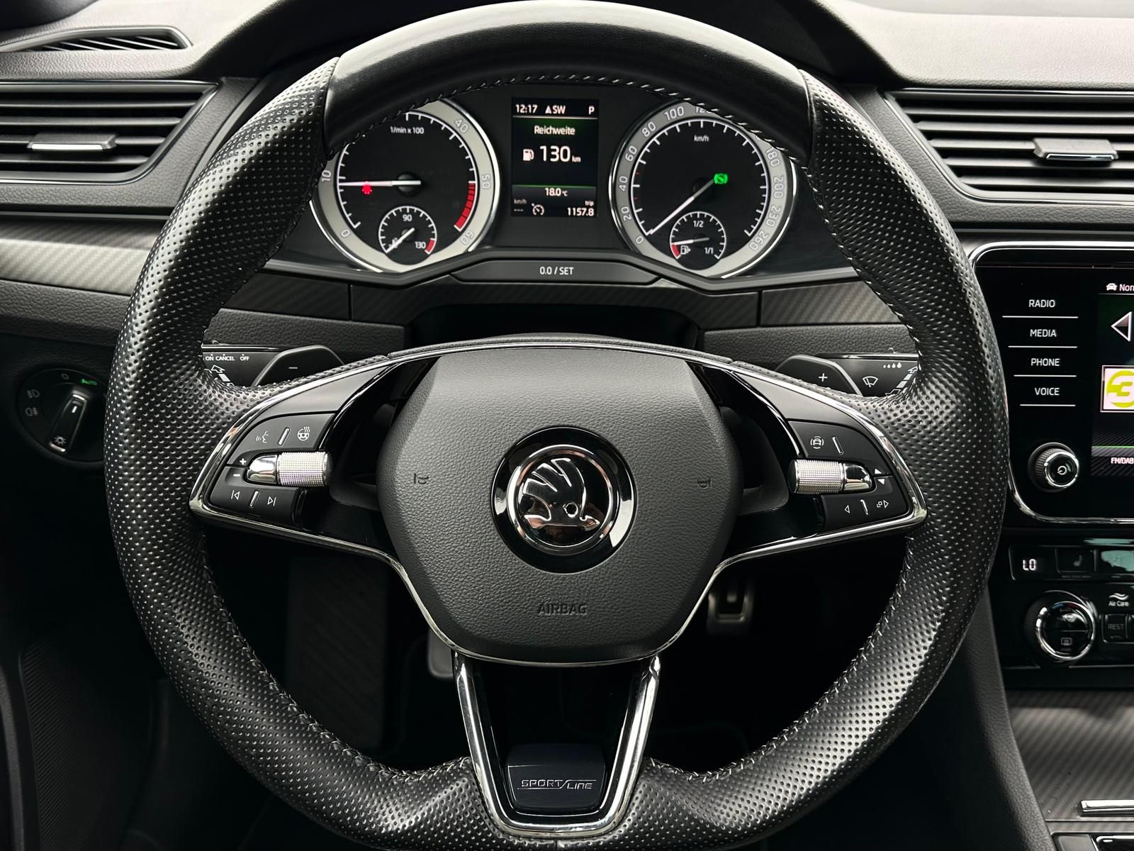 SKODA Superb 2.0TDI SPORTLINE *LED#TEMPO#AHK#PDC#SHZ - Image 11
