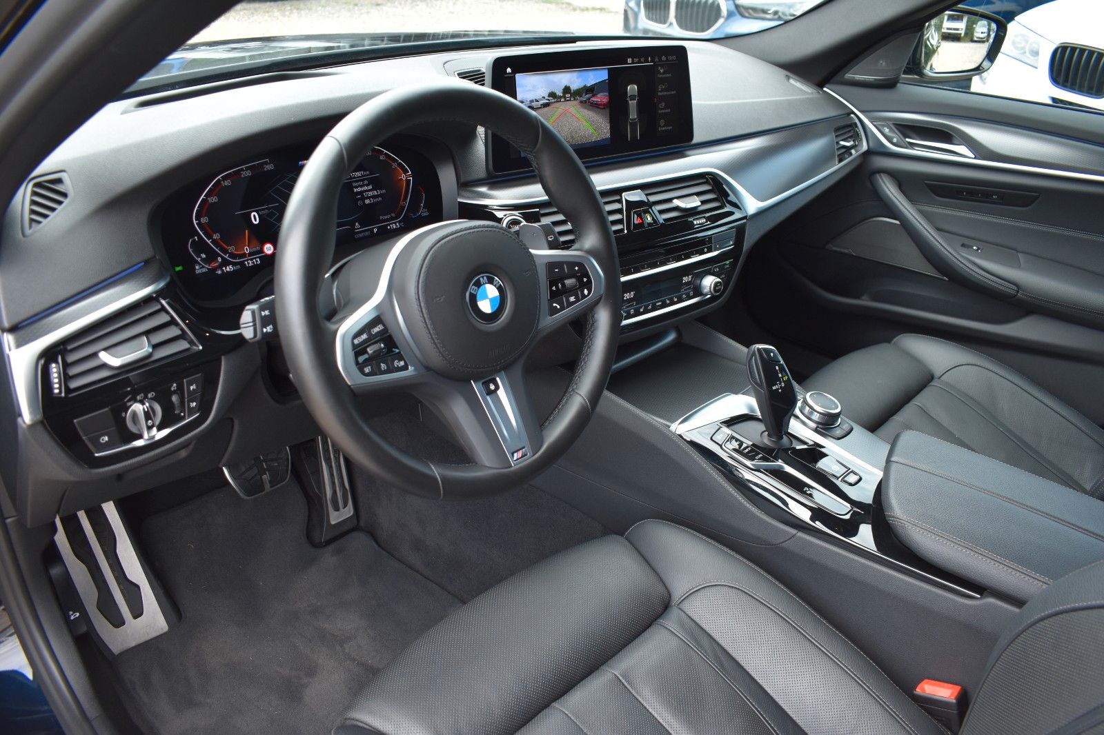 Fahrzeugabbildung BMW 530d Touring xDrive M Sport HUD H&K Pano Integra