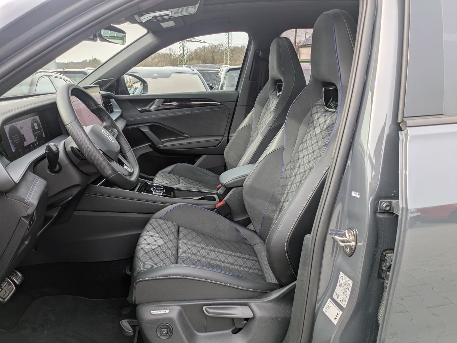 Изображение автомобиля Volkswagen Tayron 2.0 TDI 4M R-Line BLACK*7Si*MATRIX*PANO