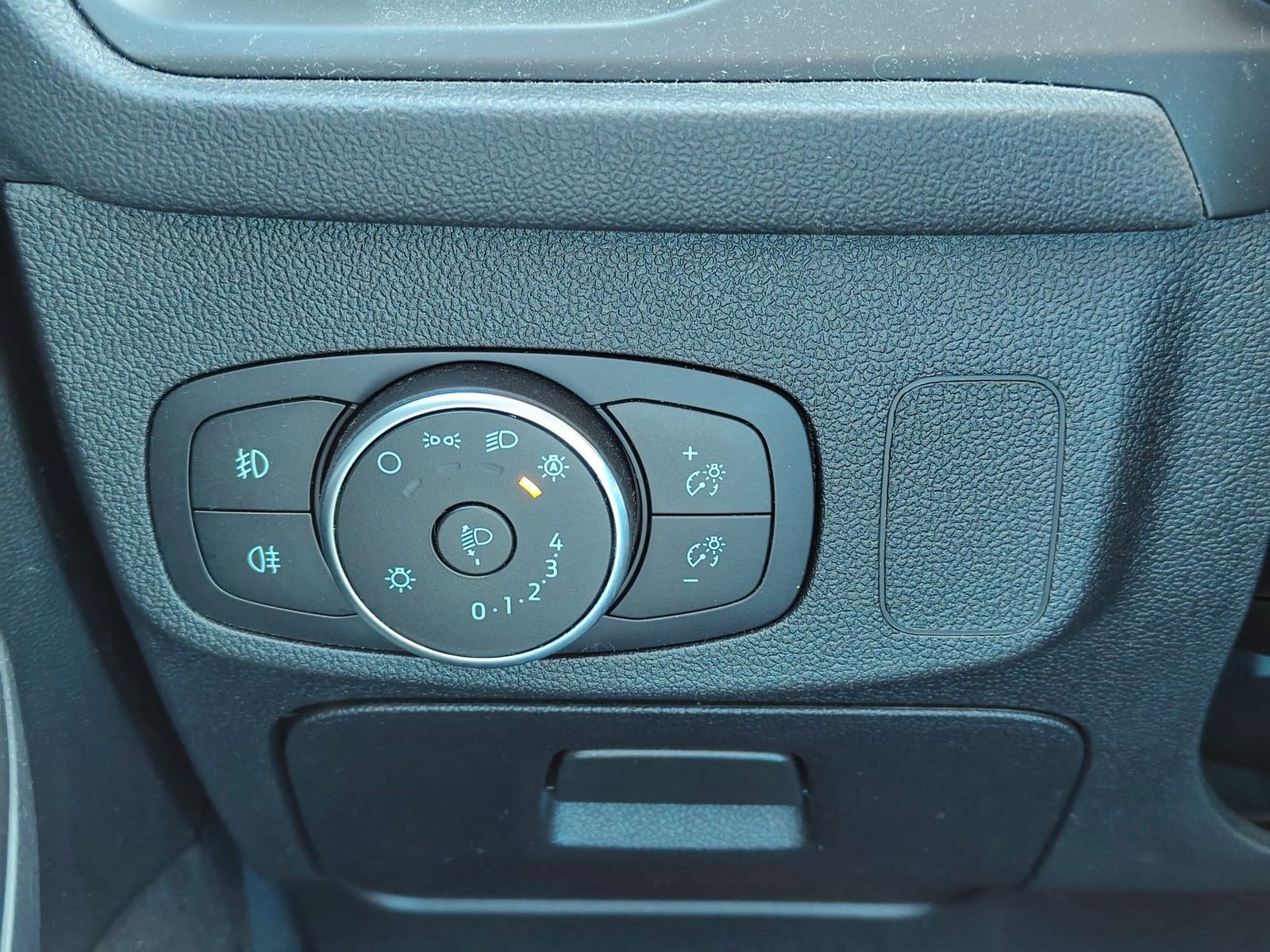 FORD Focus  Turnier 1.0 EcoBoost Cool&amp;Connect Navi – Bild 18