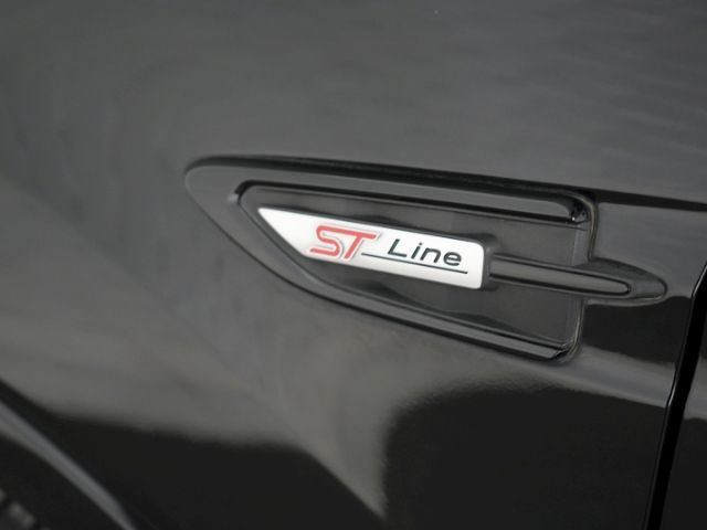 Kuga ST-LINE ECOBOOST AT 4X4+AHK+KEYLESS+SITZHEI