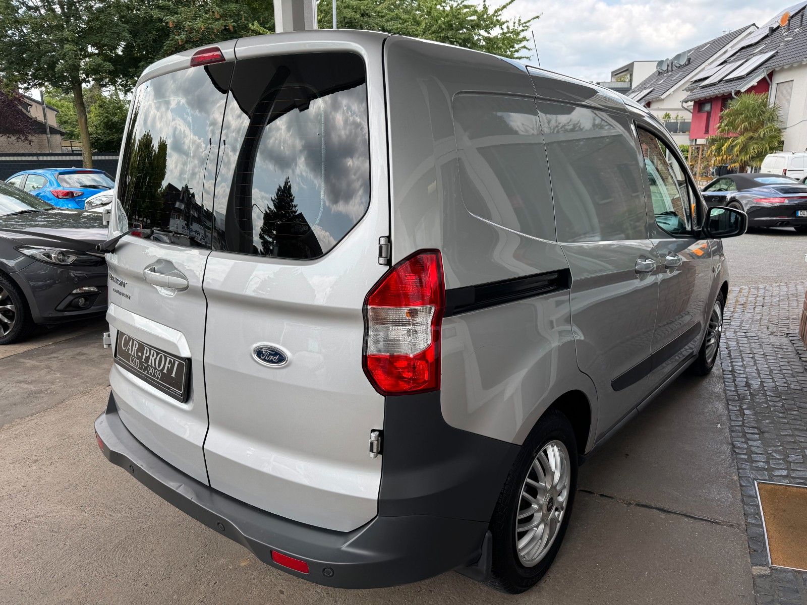 Fahrzeugabbildung Ford Transit Courier Klima/1.Hand