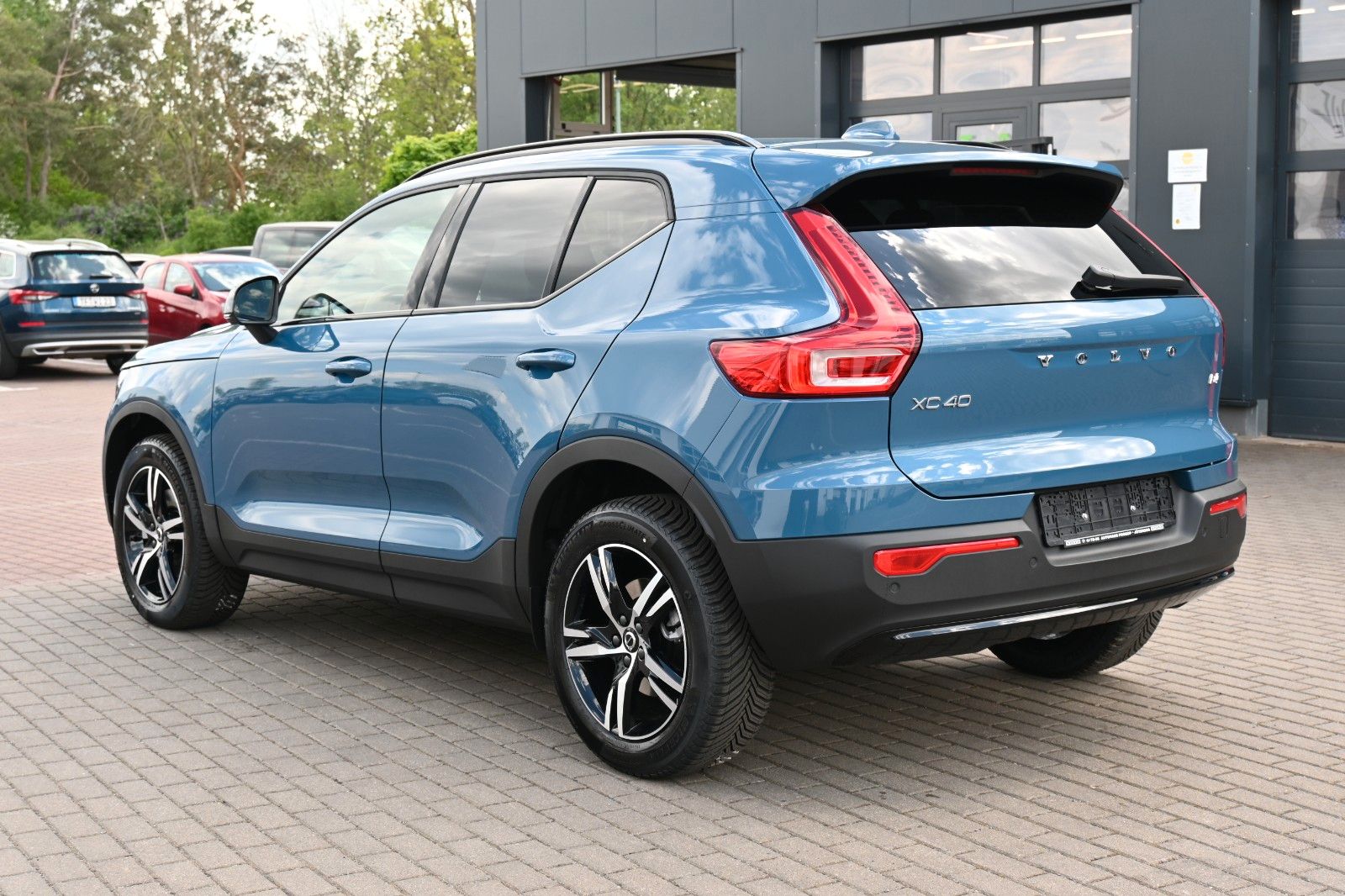 Fahrzeugabbildung Volvo XC40 B4 DKG Plus Dark*FSHZG*H&K*BLIS*ACC*AHK