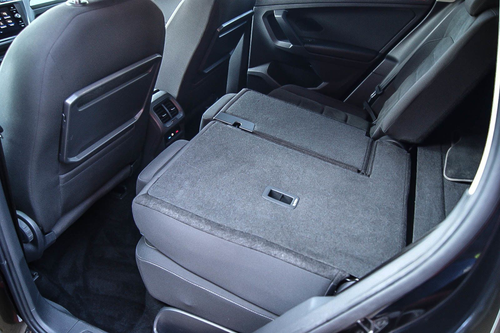 Fahrzeugabbildung Volkswagen Tiguan 2.0TDI 4Motion DSG R-LINE Black Style 19'