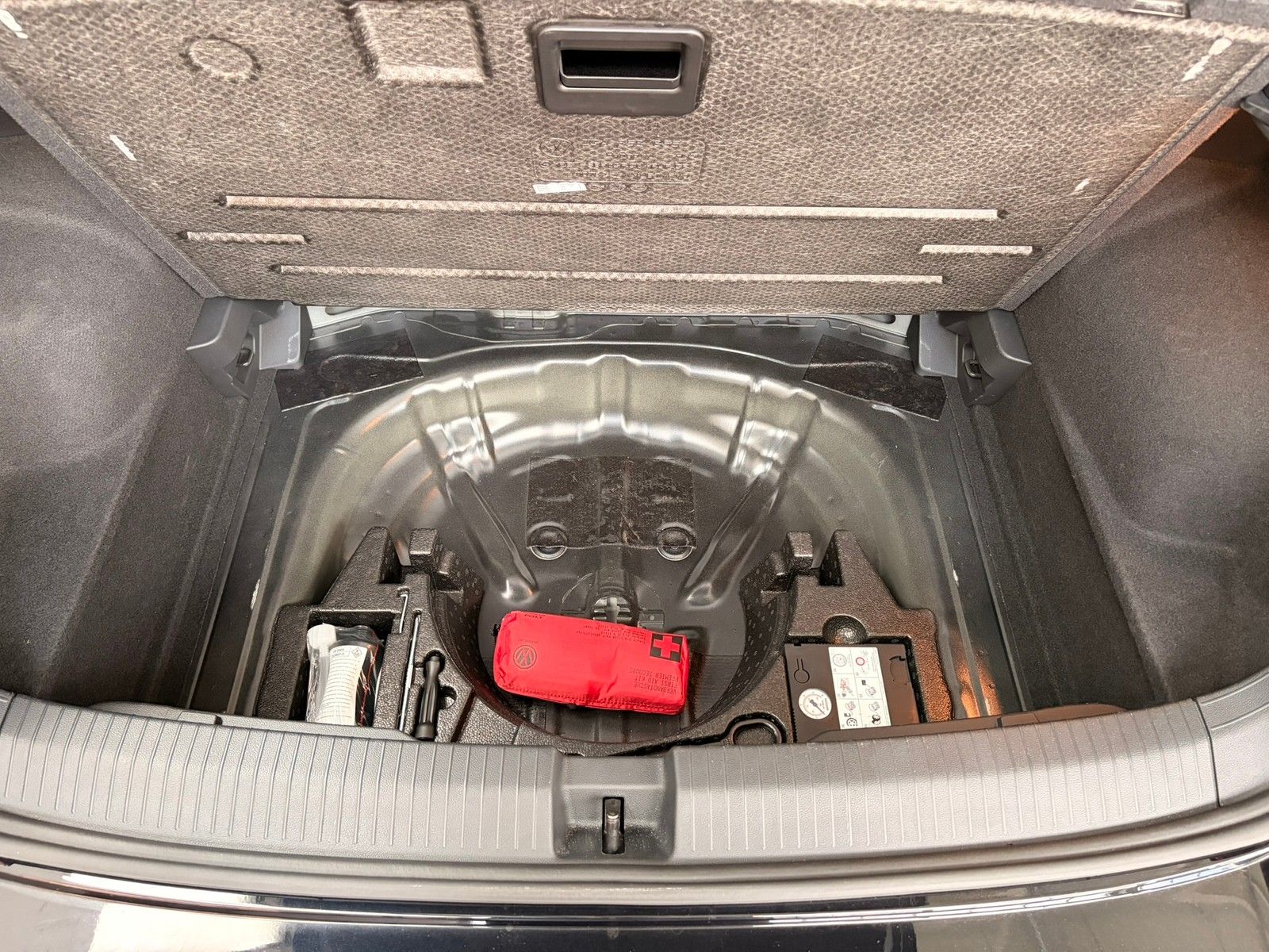 Fahrzeugabbildung Volkswagen T-Roc Life 2,0 TDI DSG +Kamera+ Navi + ACC + LED