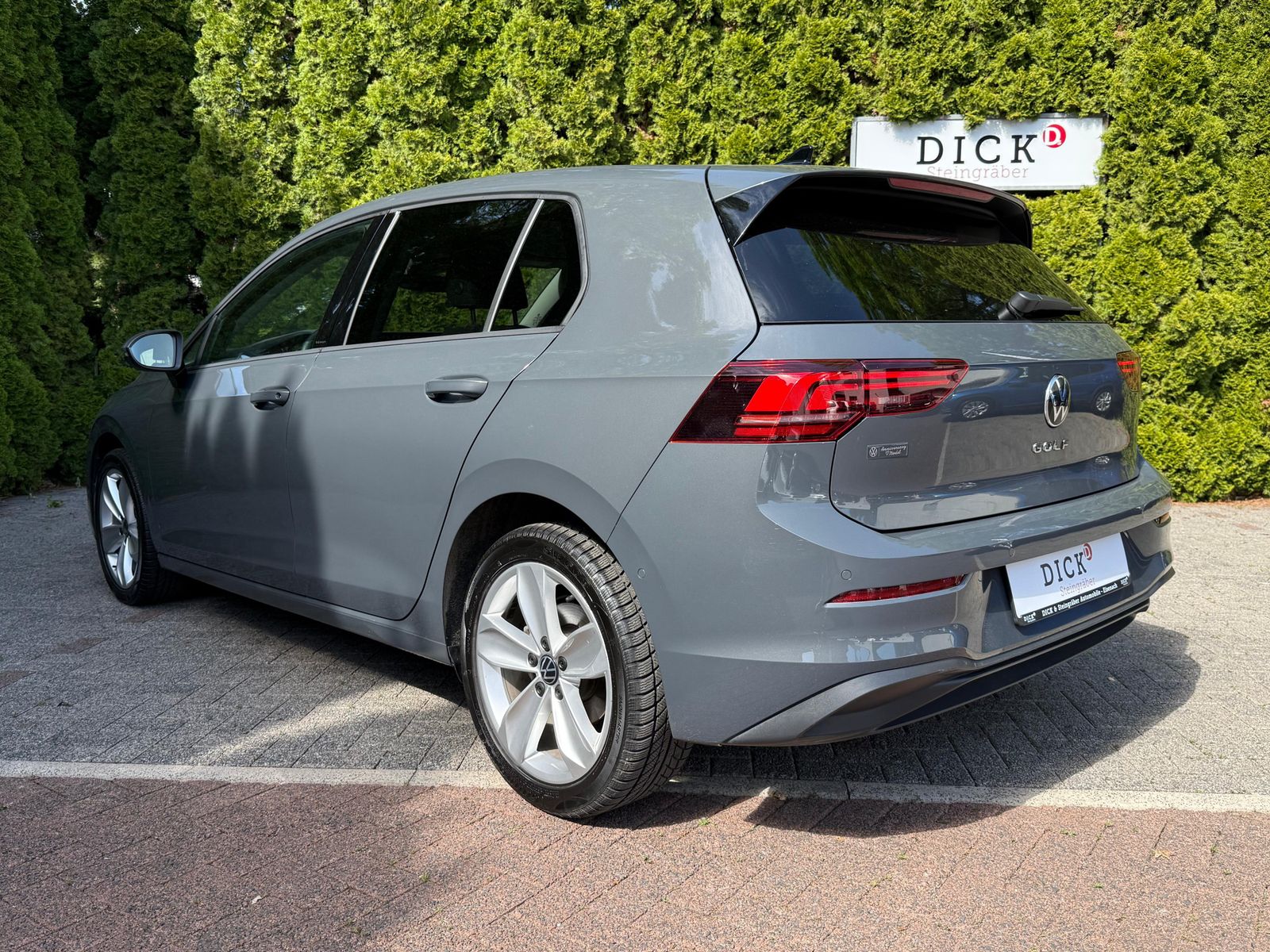 Fahrzeugabbildung Volkswagen Golf Lim. 2.0 TDI DSG Goal LED+KAM+ACC+SHZ+CARPL
