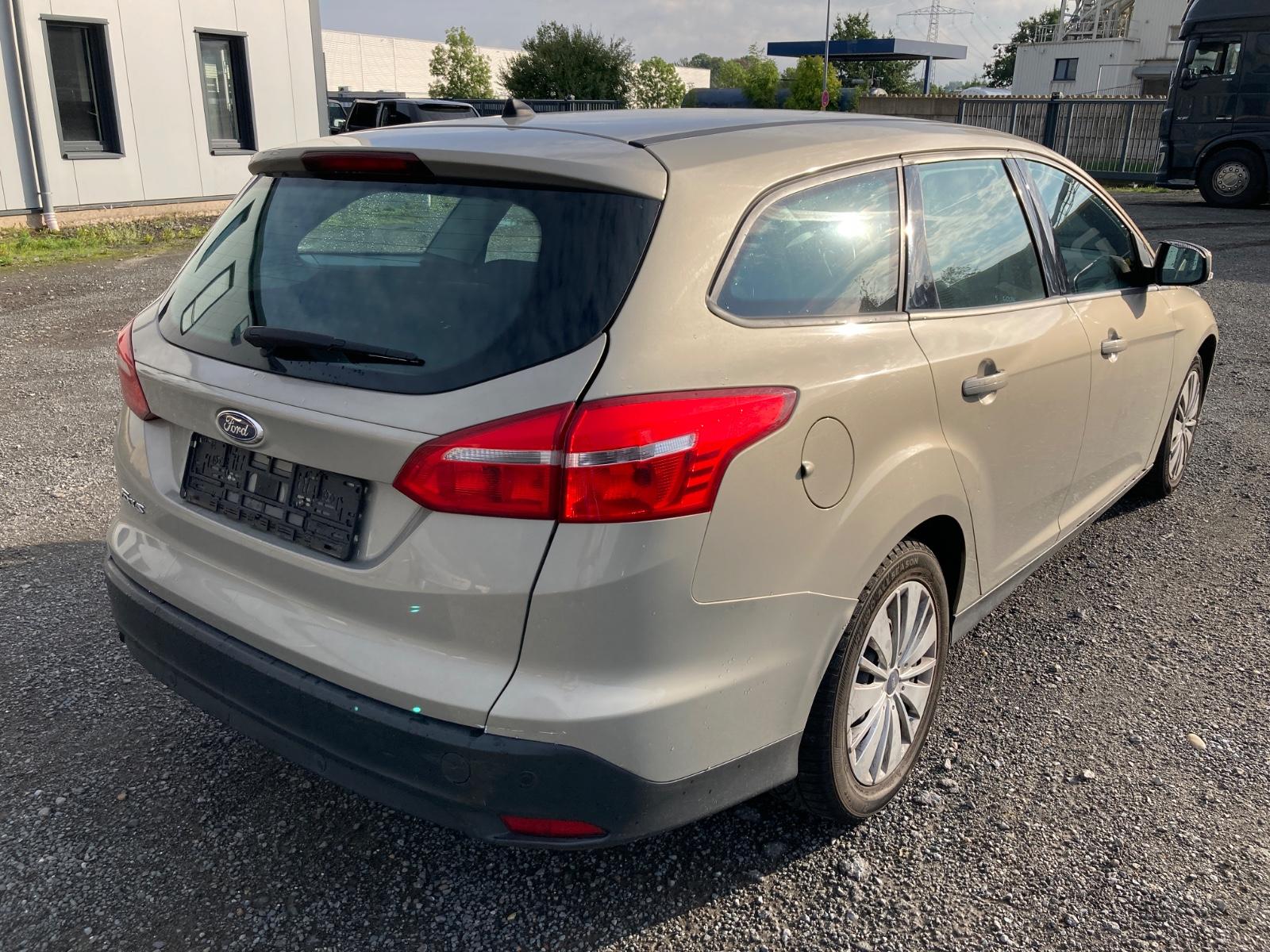 Ford Focus 2015 — photo 9