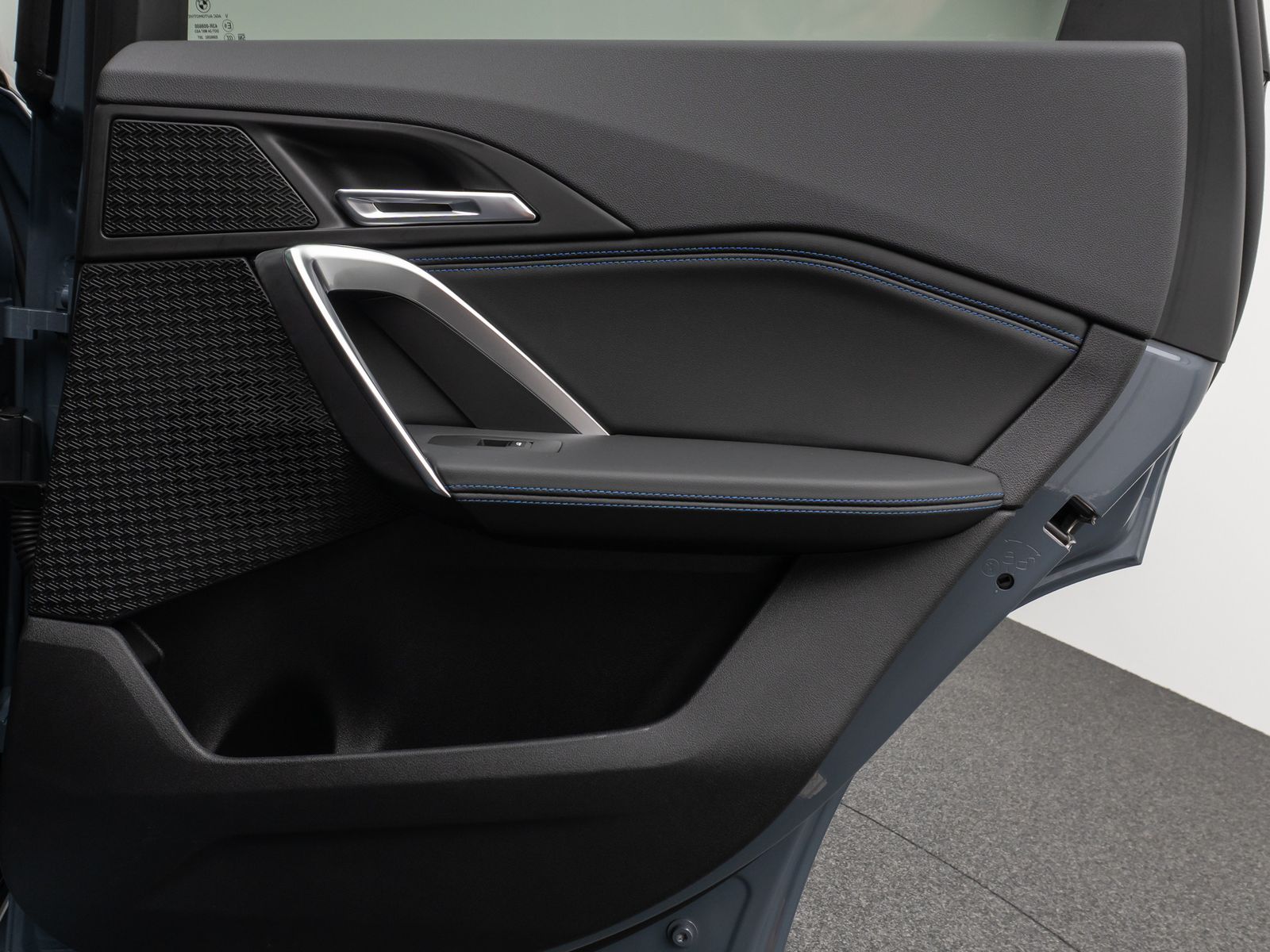 Fahrzeugabbildung BMW iX1 xD30 M Sport Panoram 360°HUD DAB AHK Komfort