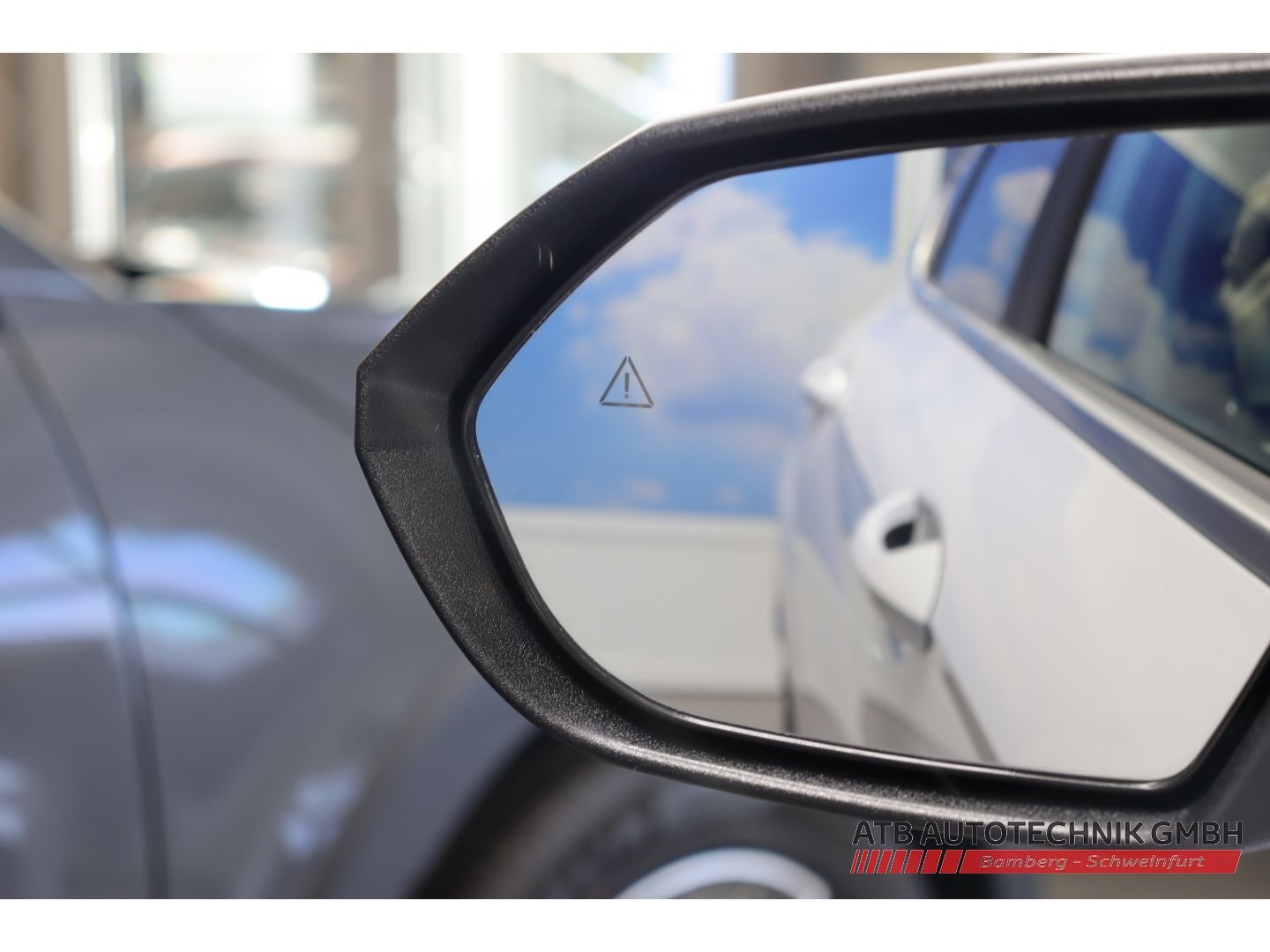 Fahrzeugabbildung Hyundai KONA Elektro Trend 2WD 65,4kWh 99,3% SOH Navi 36