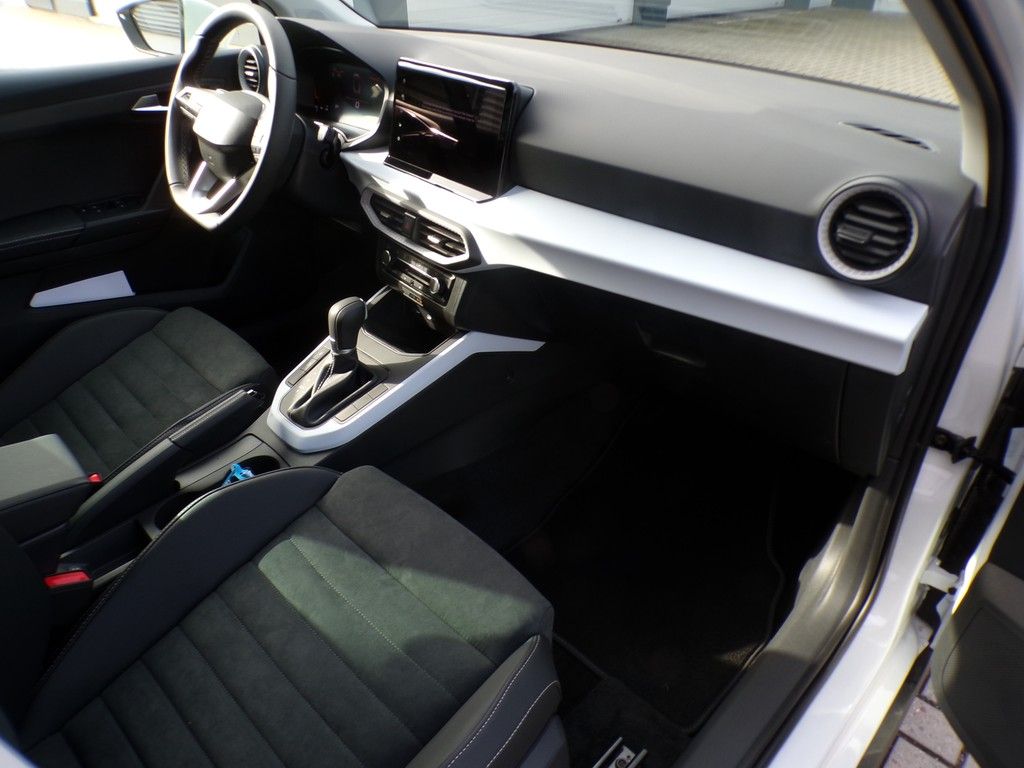 Fahrzeugabbildung SEAT Arona 1.0 TSI DSG Road Edition