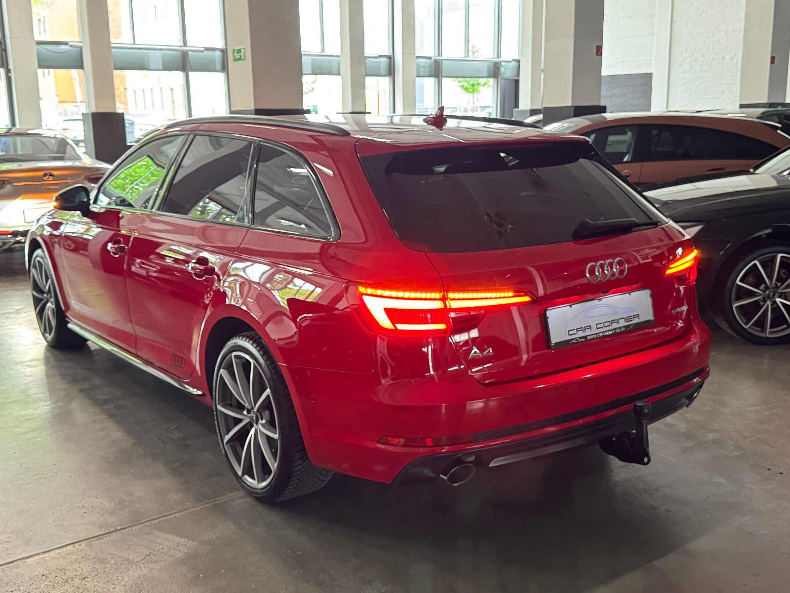 Fahrzeugabbildung Audi A4 2.0 TFSI G-TRON 3X S-LINE BLACK EDITION VOLL