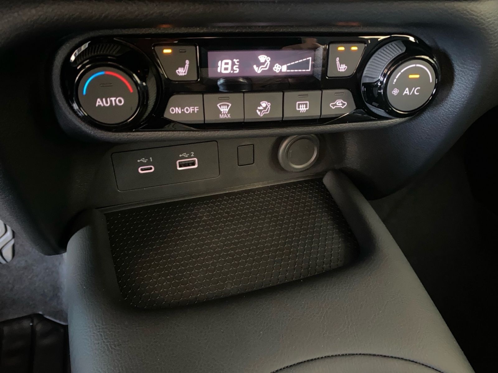 Fahrzeugabbildung Nissan JUKE 1.0 DIG-T 6MT ACENTA NC Komfort*LED*Sitzhzg