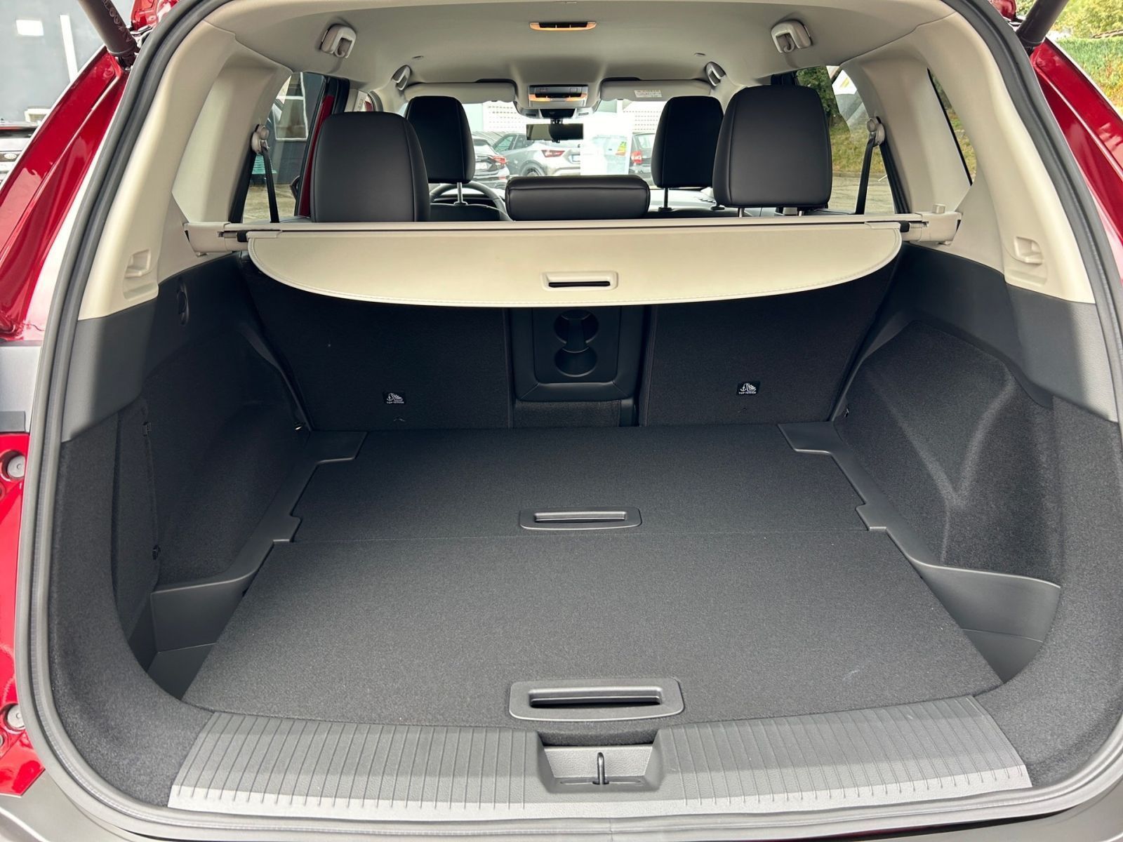 Fahrzeugabbildung Nissan X-TRAIL 1.5 VC-T e-4ORCE 213 PS 4x4 Tekna 5 Sitz