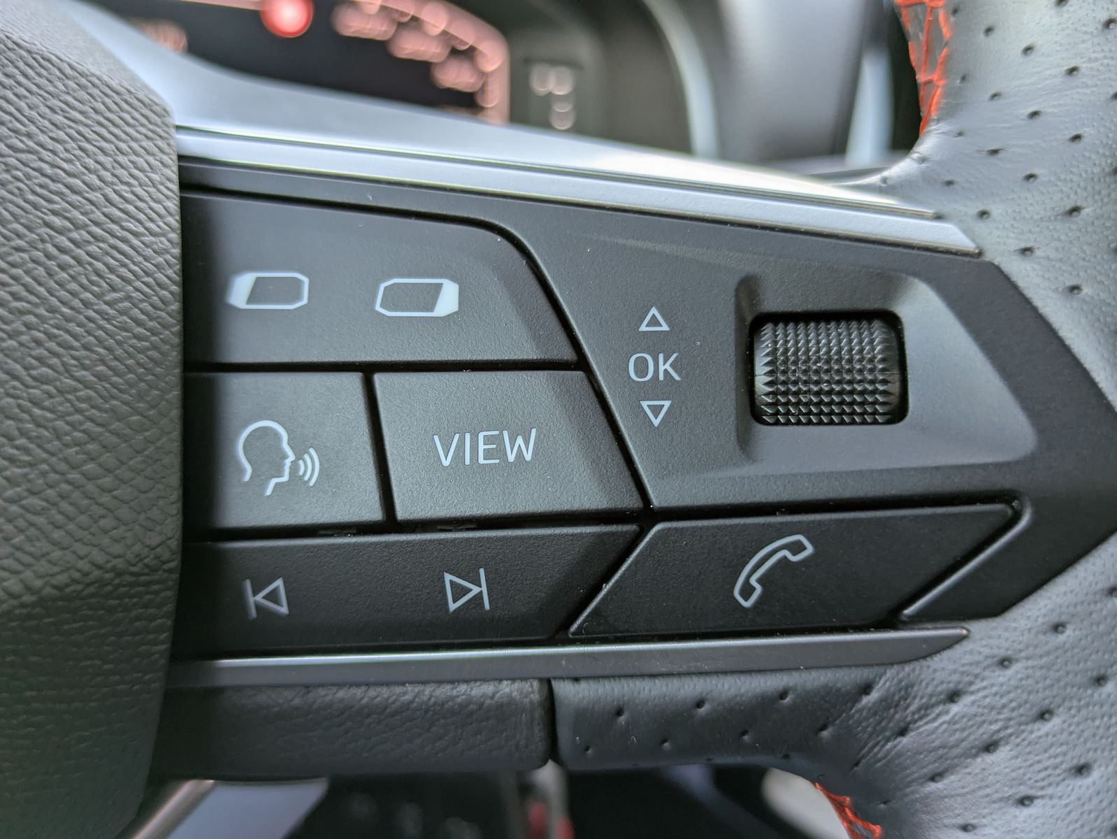 Fahrzeugabbildung SEAT Arona 1.5 TSI FR DSG AHK*ACC*LED*APP*DAB*KAMERA