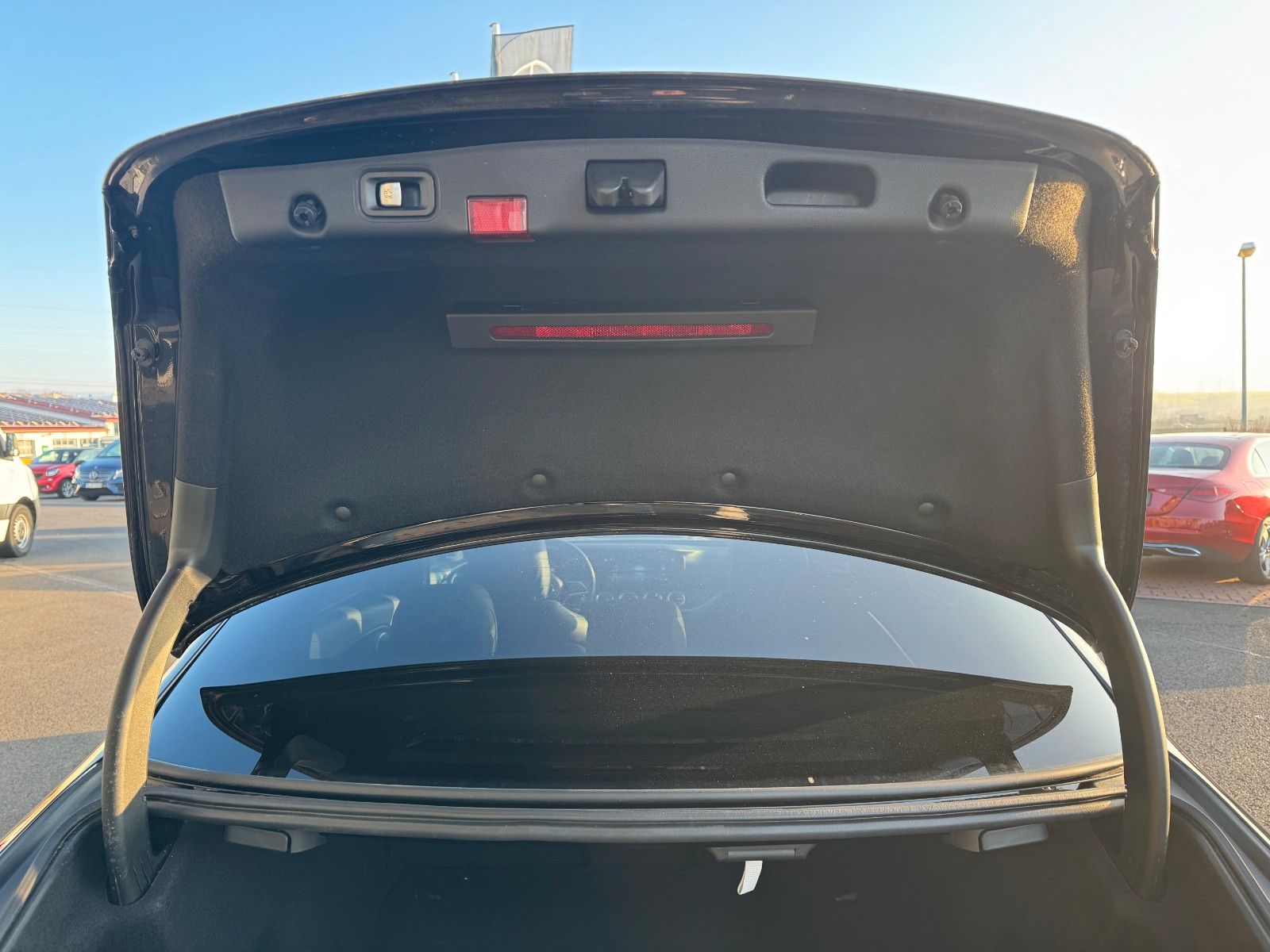 Fahrzeugabbildung Mercedes-Benz E 220d Avantgarde+Pano+AHK+DistrPlus+MultiBeam+