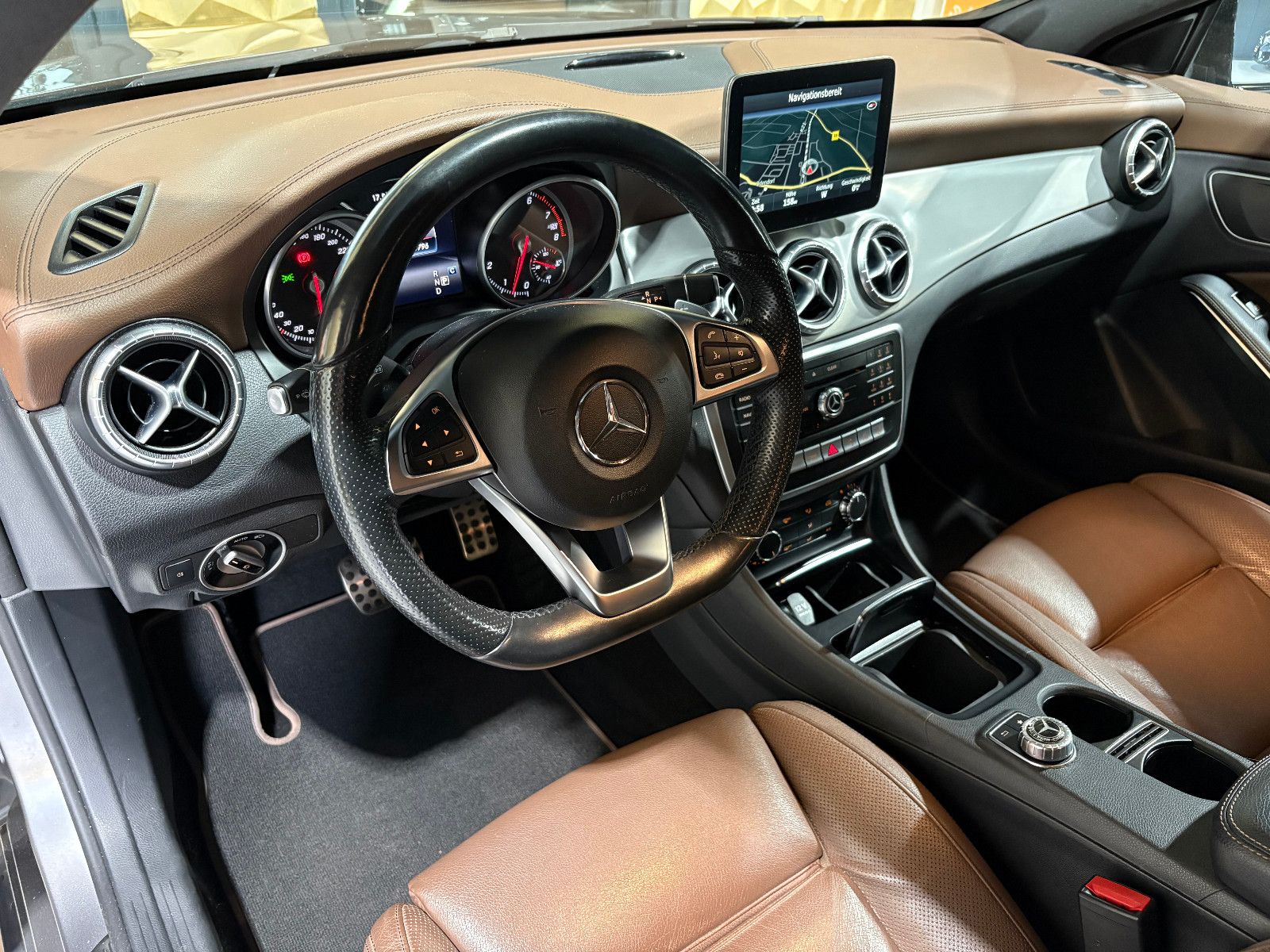 Fahrzeugabbildung Mercedes-Benz CLA 250/KAMERA/SHZ/NAVI/AMG-LINE/KLIMA/TEMPOMAT