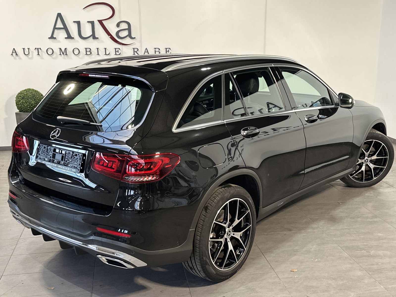 Fahrzeugabbildung Mercedes-Benz GLC 300 4Matic AMG-Line NAV+LED+DISTRONIC+20ZOLL