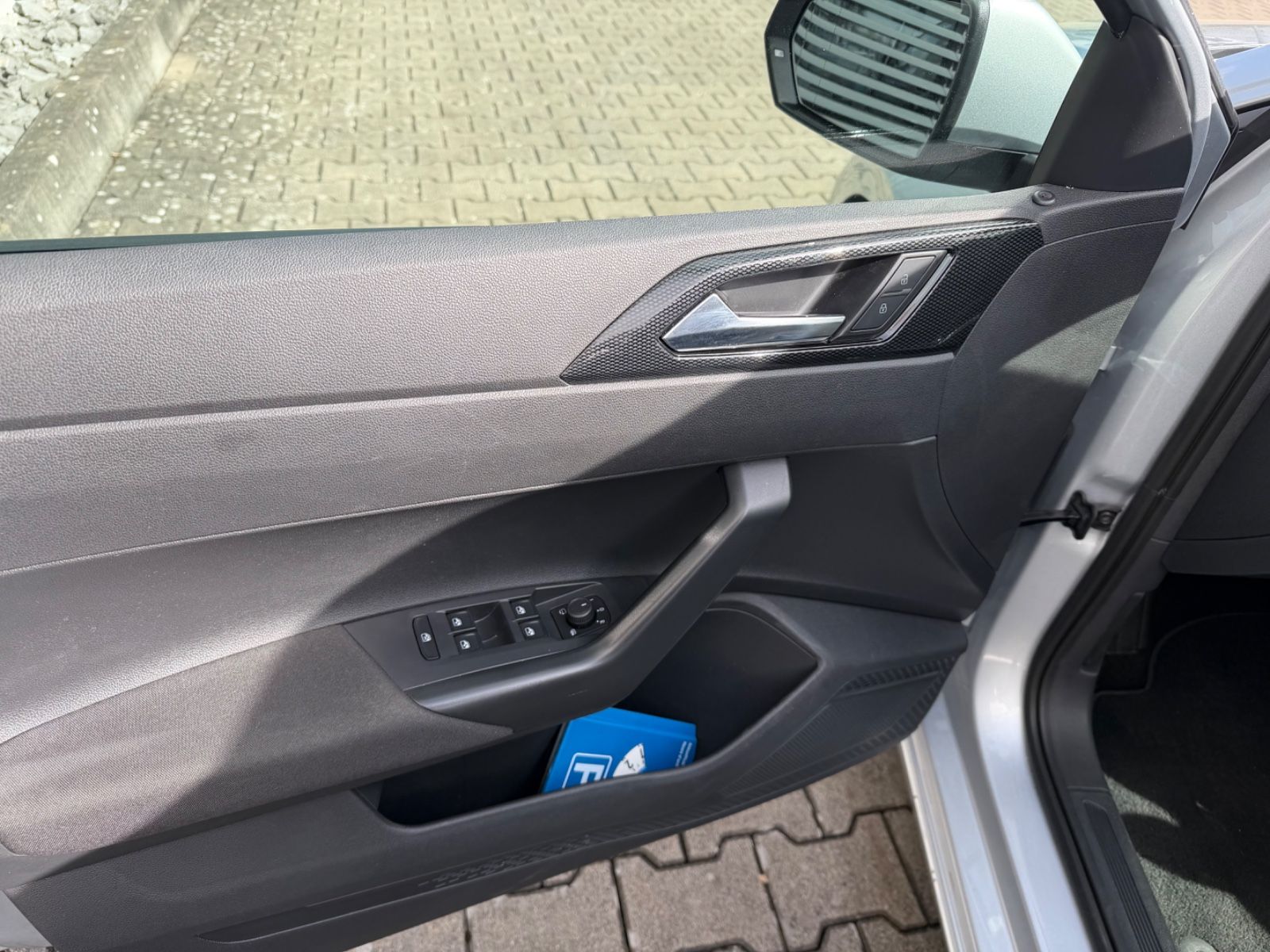 Fahrzeugabbildung Volkswagen Polo VI 1.0 TSI Life DSG LED Garantie