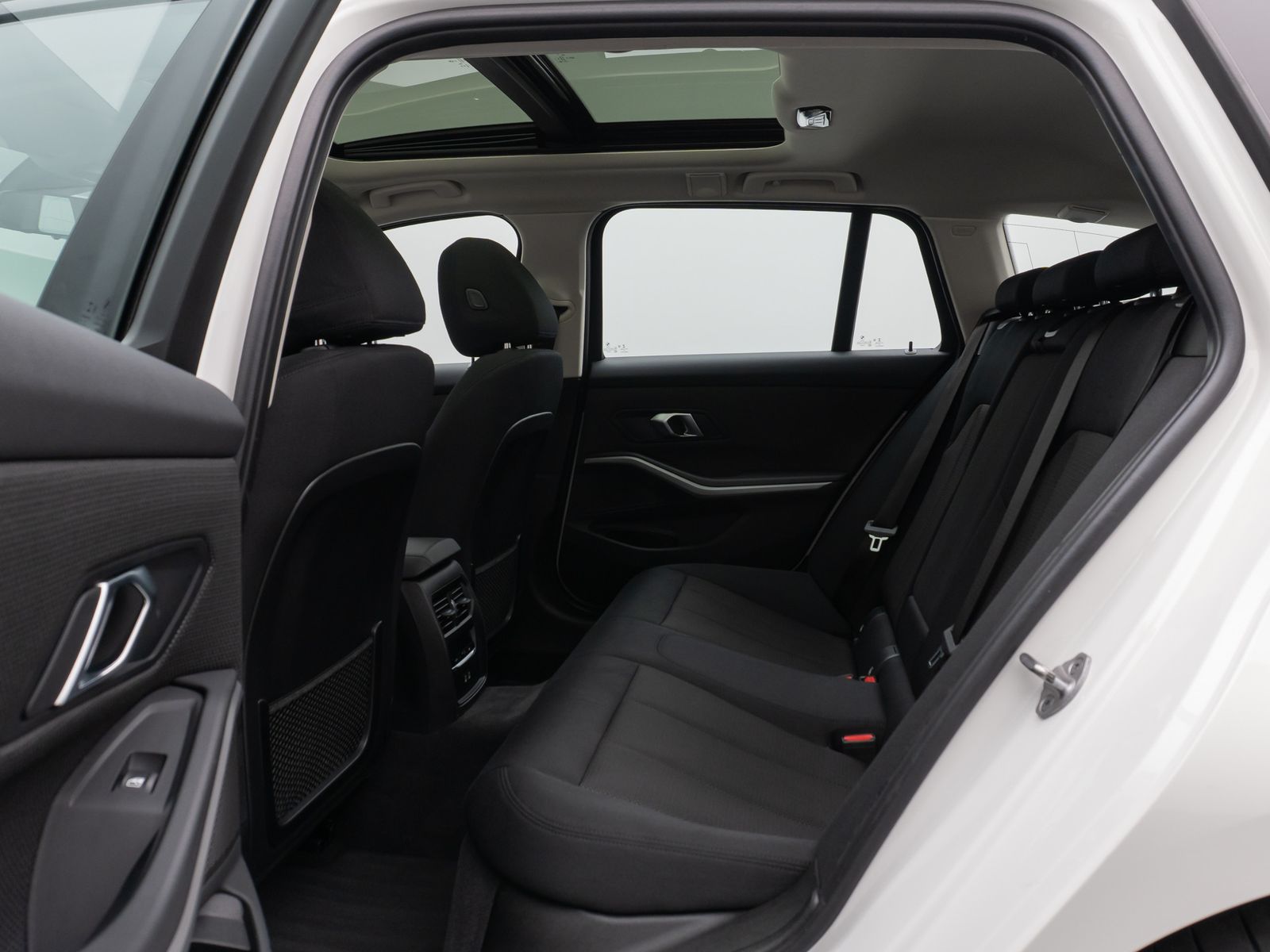 Fahrzeugabbildung BMW 320d Panorama DAB HiFi Stop&Go Alarm AHK PDC