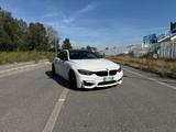 BMW Bmw M4 - mit Benzin-Antrieb: Coupe, Beige, Schiebedach