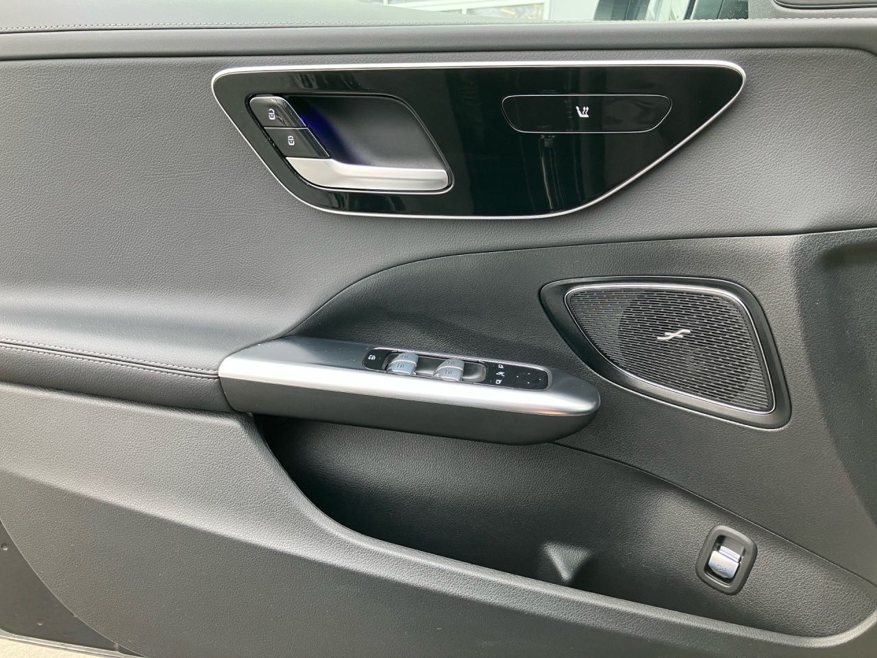 Fahrzeugabbildung Mercedes-Benz C 220 d 4M T AMG AHK Night Kamera AdvSoundsys