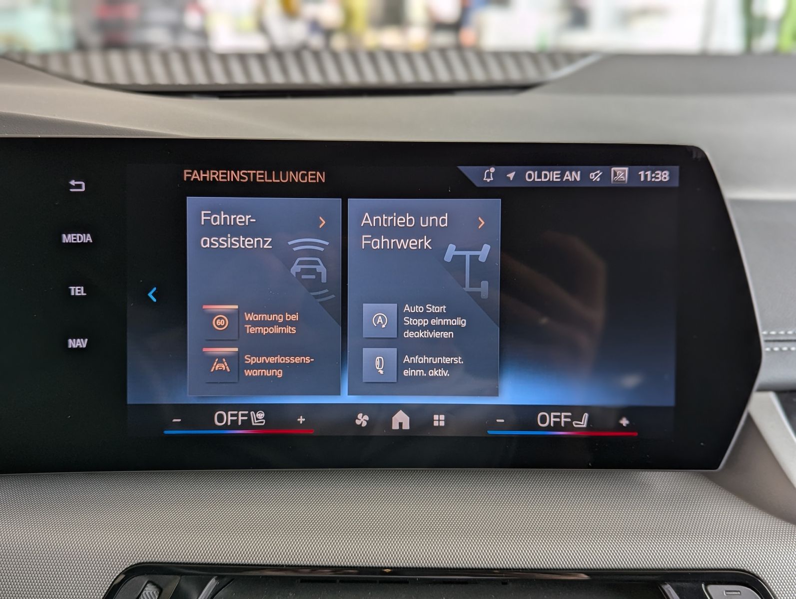 BMW 220 Active Tourer Aut AHK Pano Cam Premium-Paket - Image 25