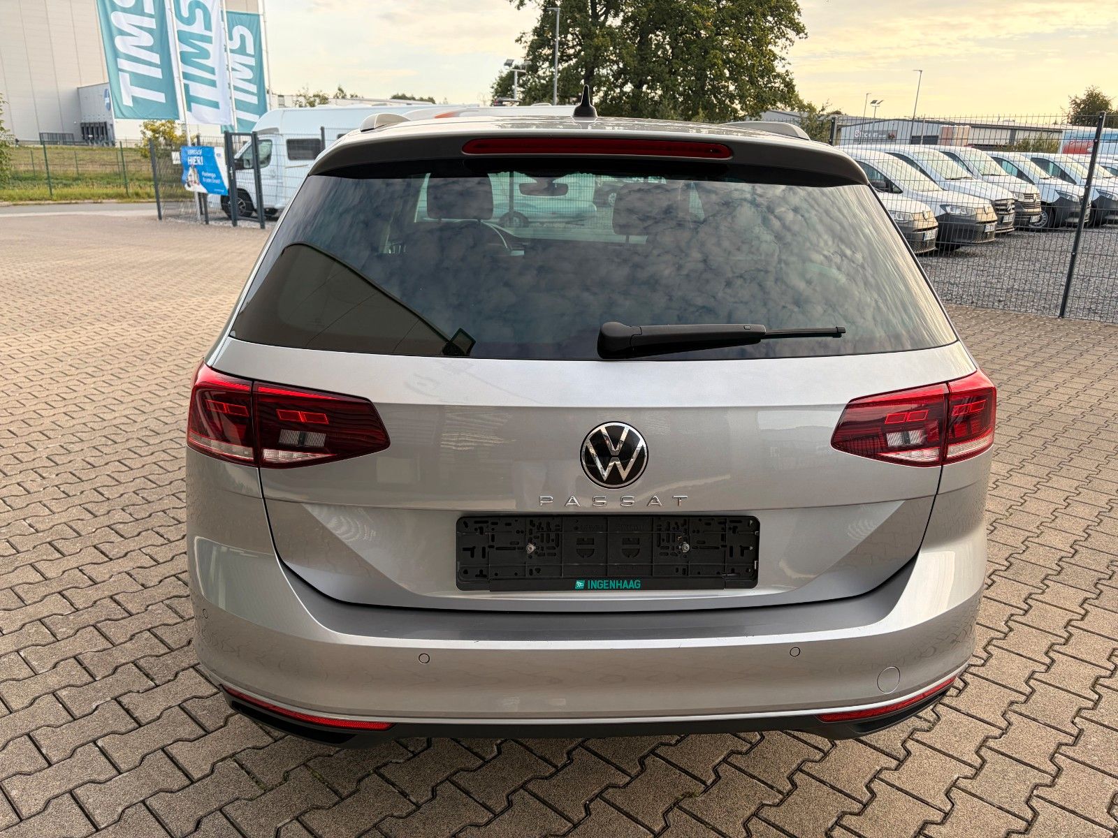 Fahrzeugabbildung Volkswagen Passat Variant Business 1.5 TSI Comfort DSG AHK