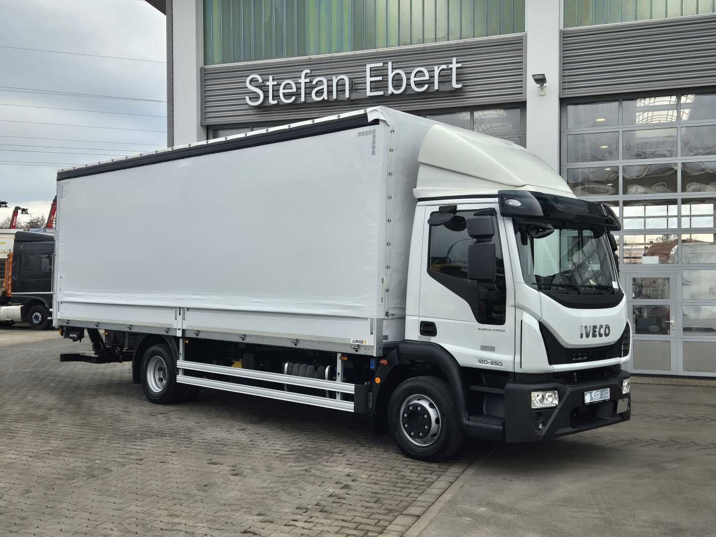 Fahrzeugabbildung Iveco ML120E25/P 2x Schiebeplane AHK LBW Kamera