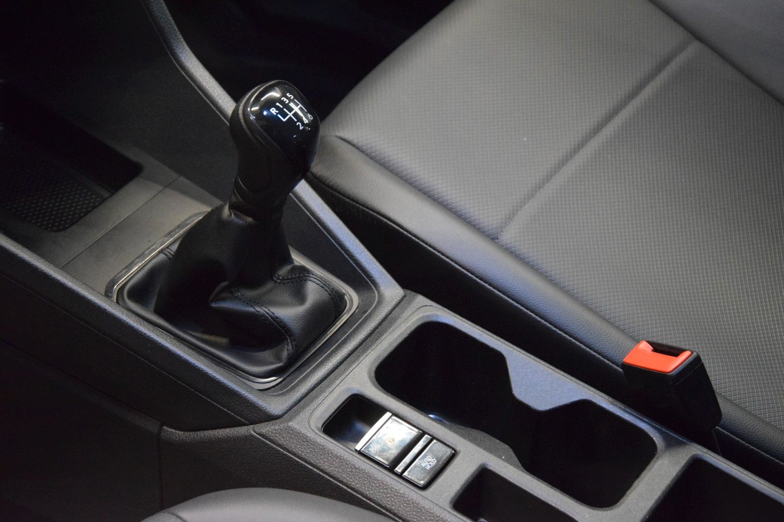 Fahrzeugabbildung Volkswagen Caddy Basis Tempomat 5. Sitzer DAB Leder PDC