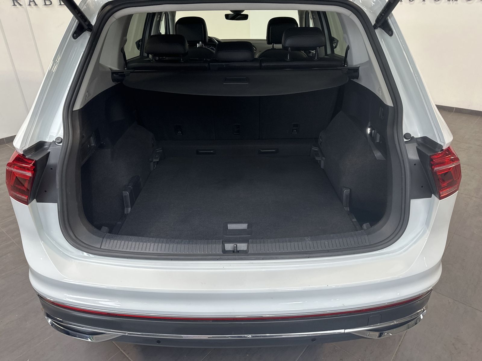 Fahrzeugabbildung Volkswagen Tiguan Allspace Elegance 4M NAV+LED+PANO+AHK+ACC