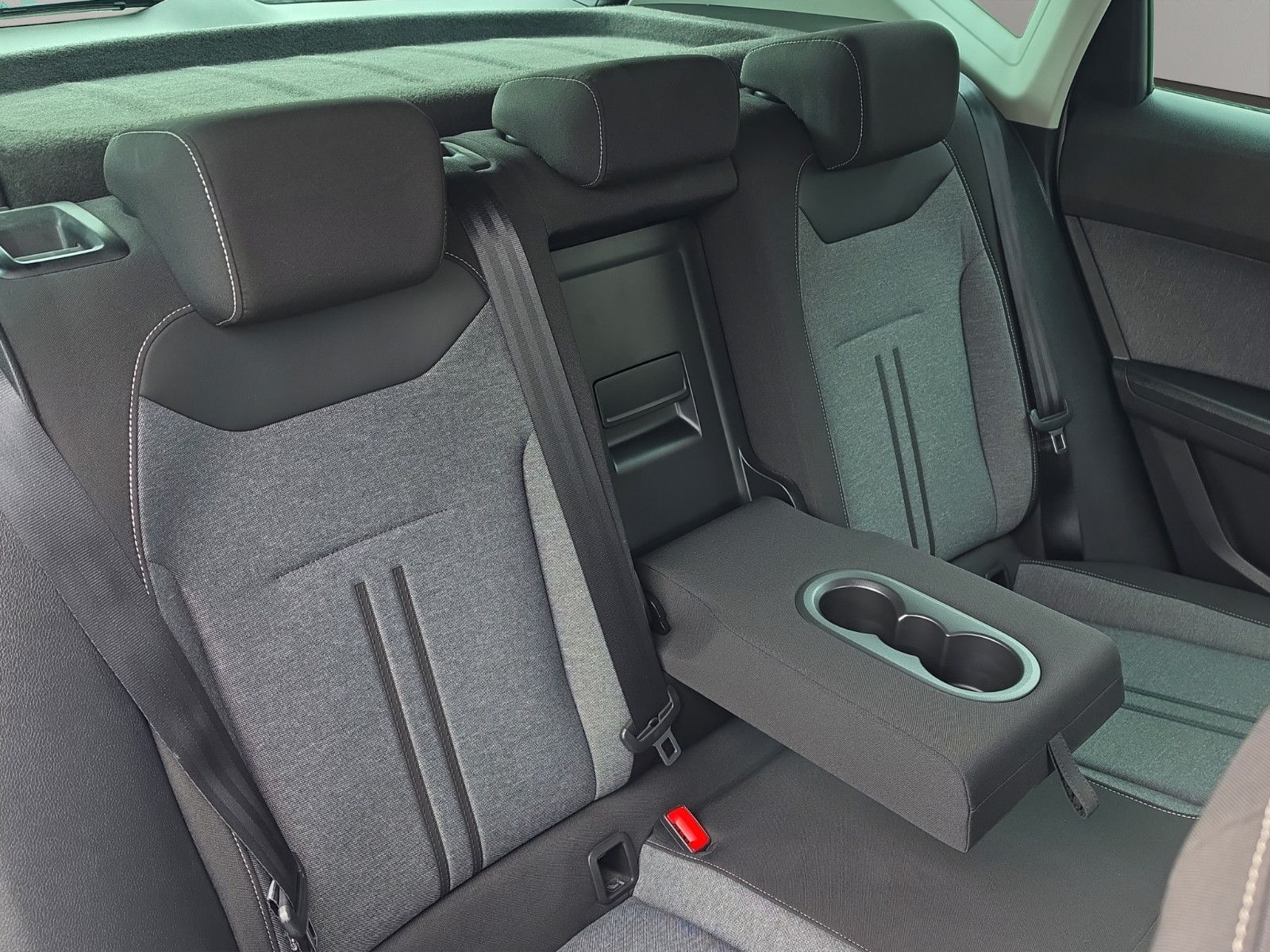 Fahrzeugabbildung SEAT Ateca Style Apple CarPlay LED