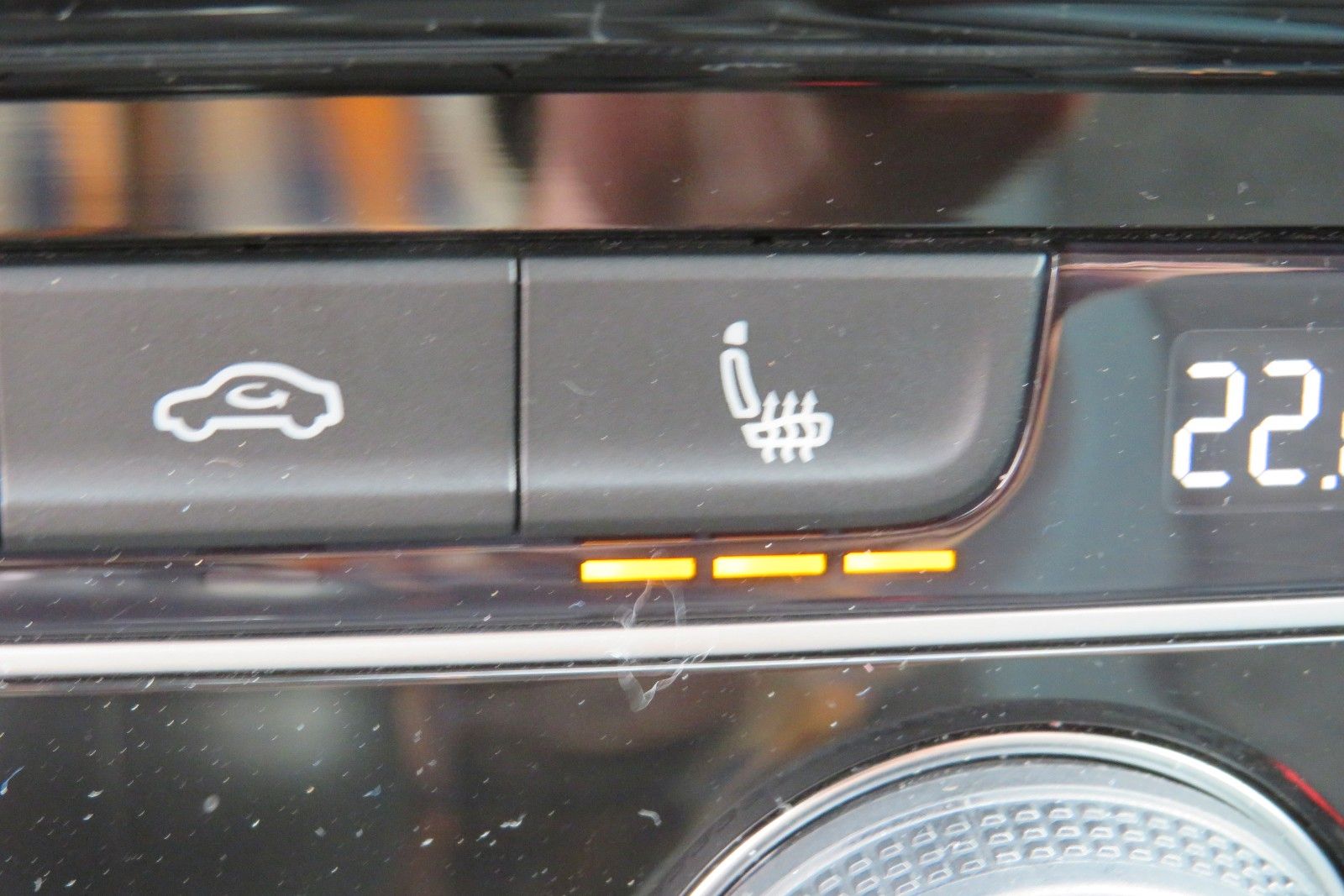 Fahrzeugabbildung Volkswagen Golf TDI IQ.DRIVE ACC NAVI AHK LED SPORTPAKET