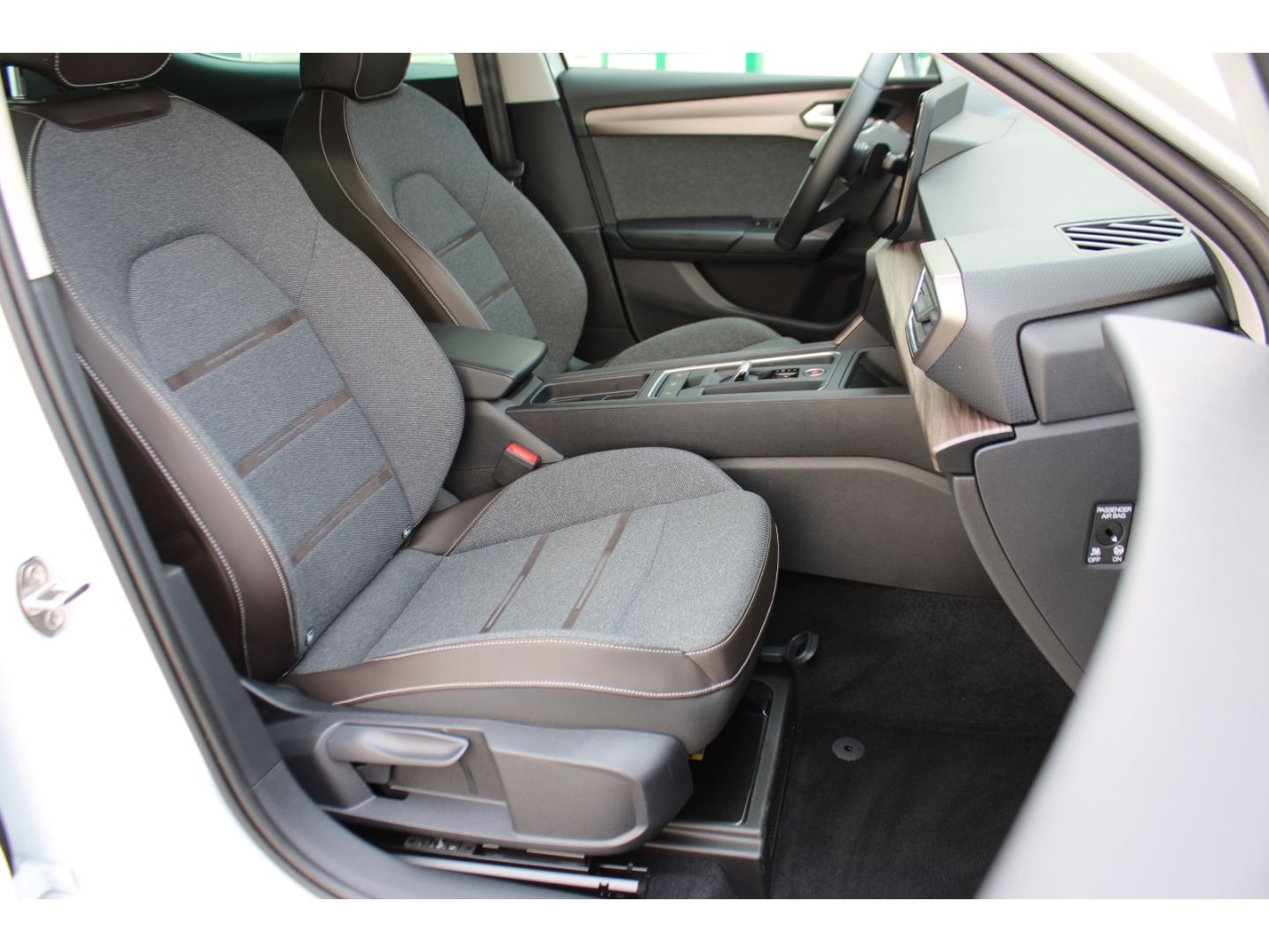 Fahrzeugabbildung SEAT Leon Xcellence DSG ACC LED TWA Full Link RFK GJR