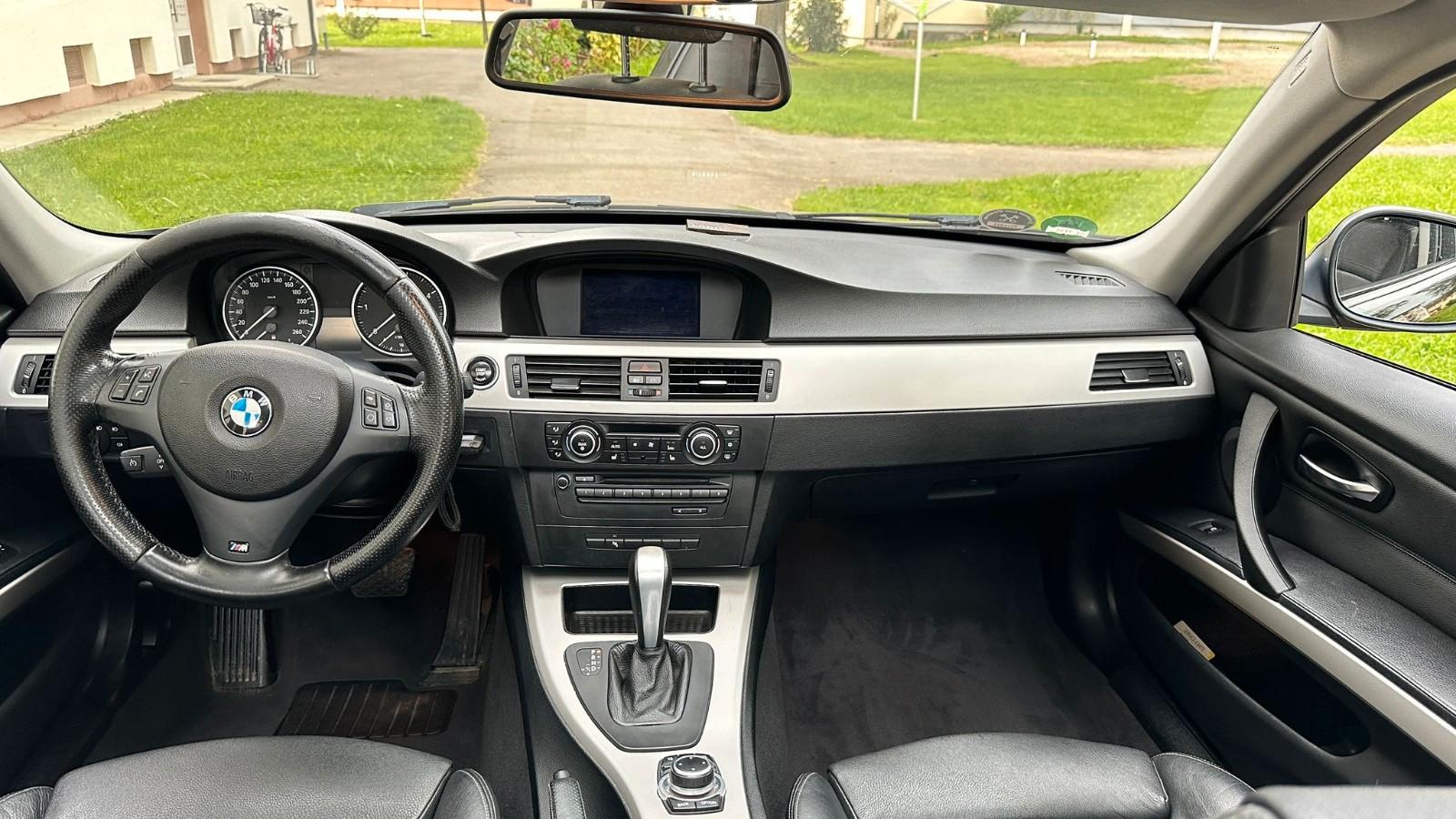 BMW 320 2010 — photo 10