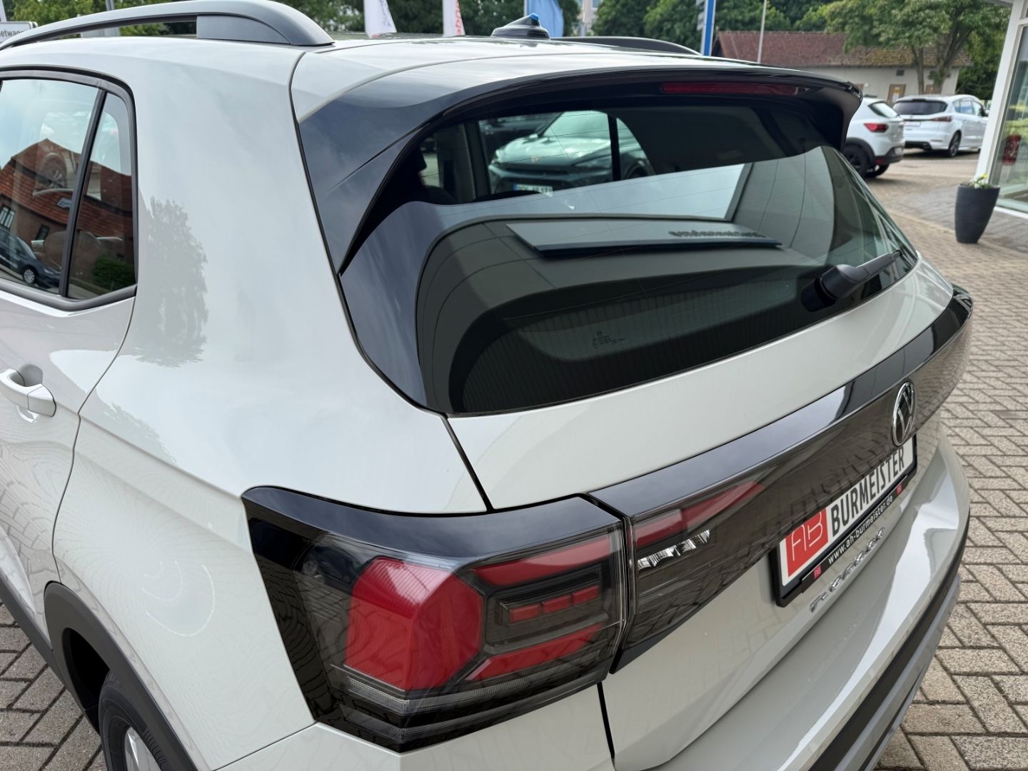 Fahrzeugabbildung Volkswagen T-Cross 1.0 TSI 70 kW Life Digitales Cockpit LED