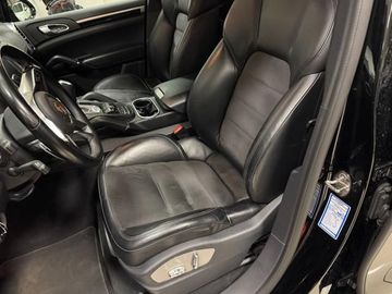 Porsche Cayenne - 4