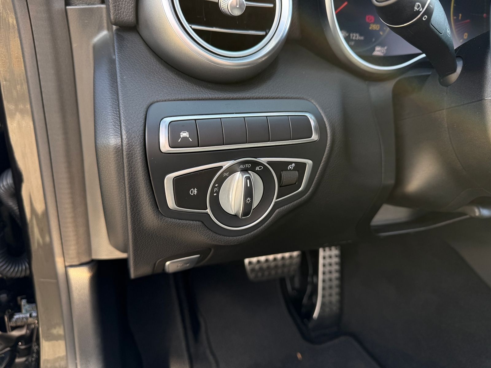 Fahrzeugabbildung Mercedes-Benz C200 AMG-Line LED NAVI ALU