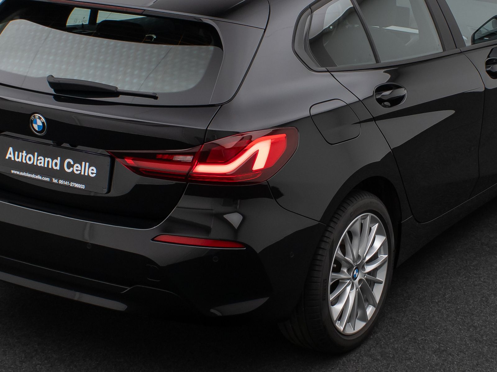 Fahrzeugabbildung BMW 118i Kamera DAB CockPitPro Geschwindigkeitsr LED