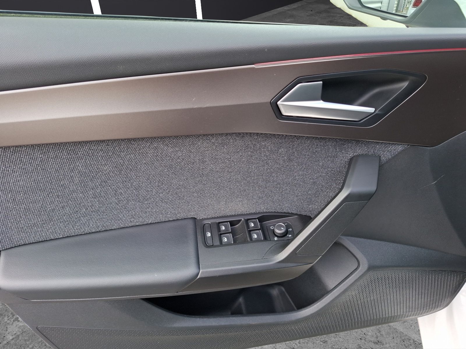 Fahrzeugabbildung SEAT Leon ST eTSI Xcellence DSG LED Navi GRA Park-Ass