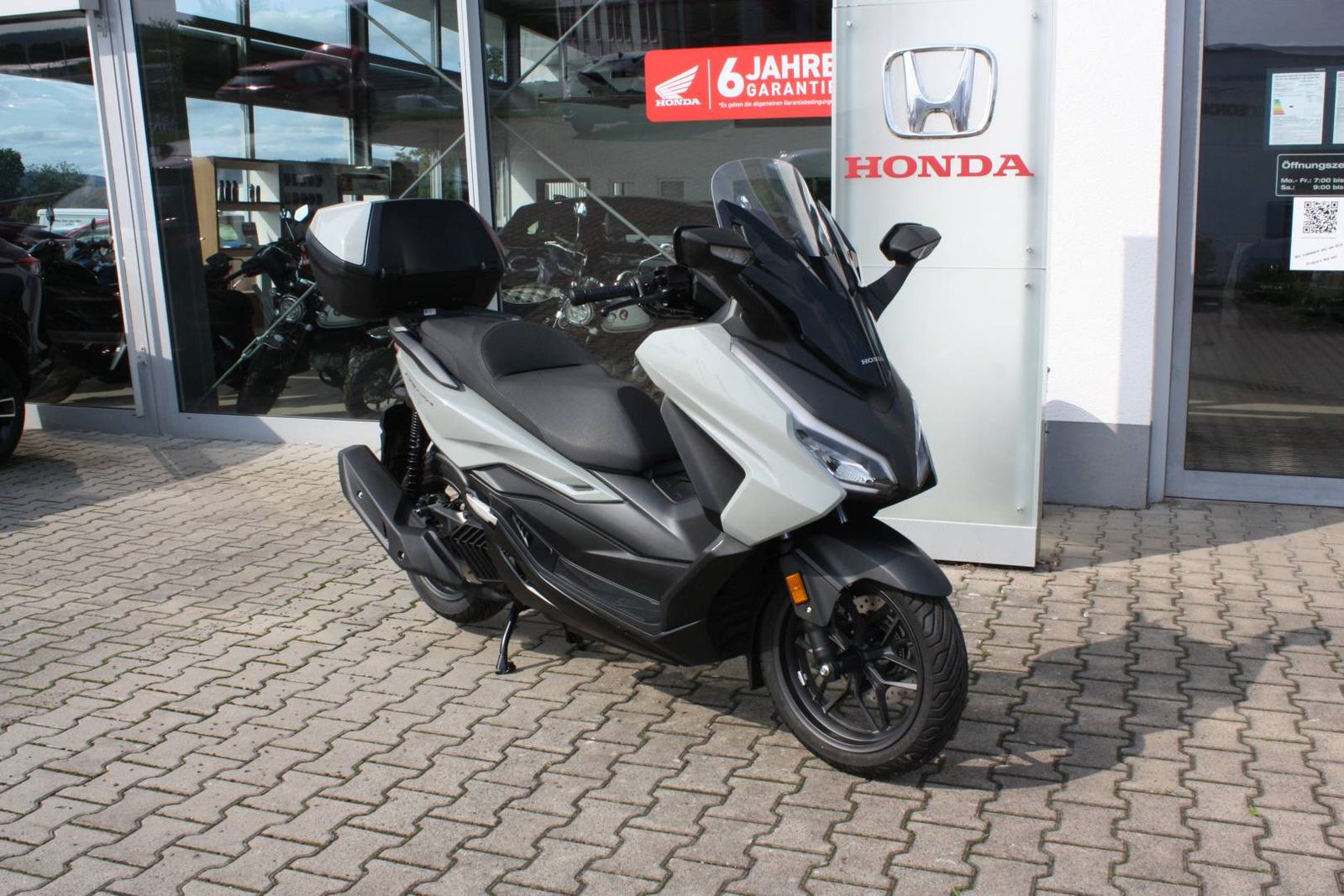 Fahrzeugabbildung Honda Forza 125 mit Smart Top Case