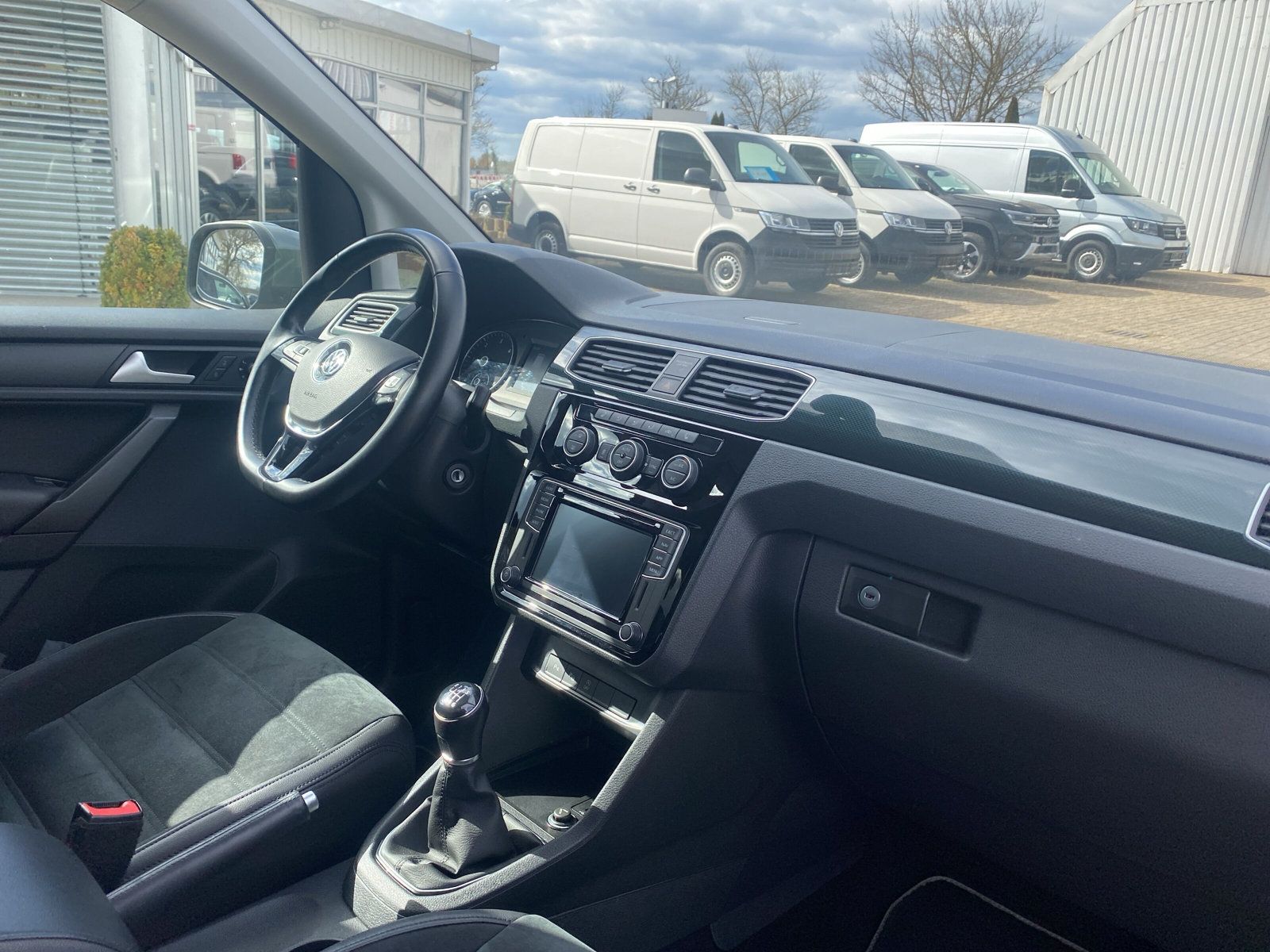 Fahrzeugabbildung Volkswagen Caddy 2.0 TDI Highline XENON NAVI STANDHZG