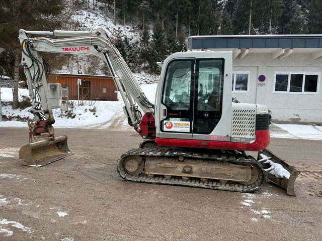 Takeuchi TB175 Powertilt