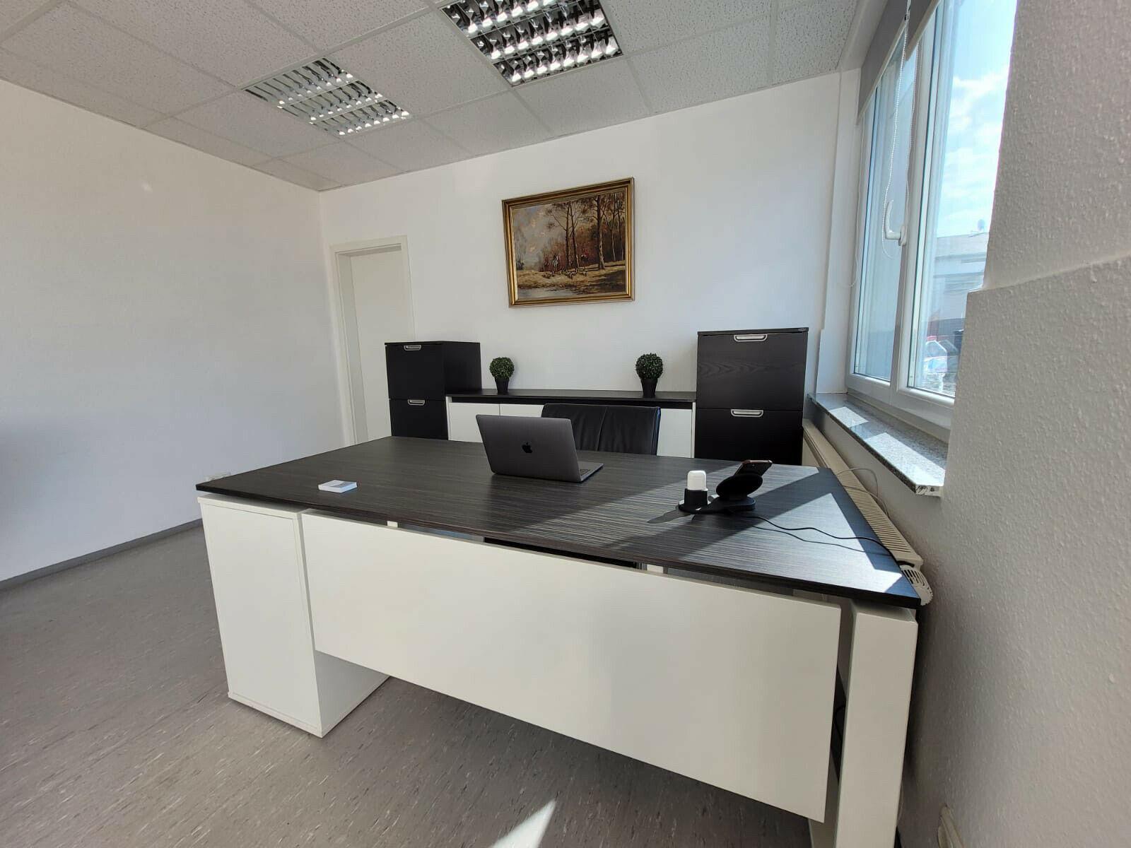showroom-image-top