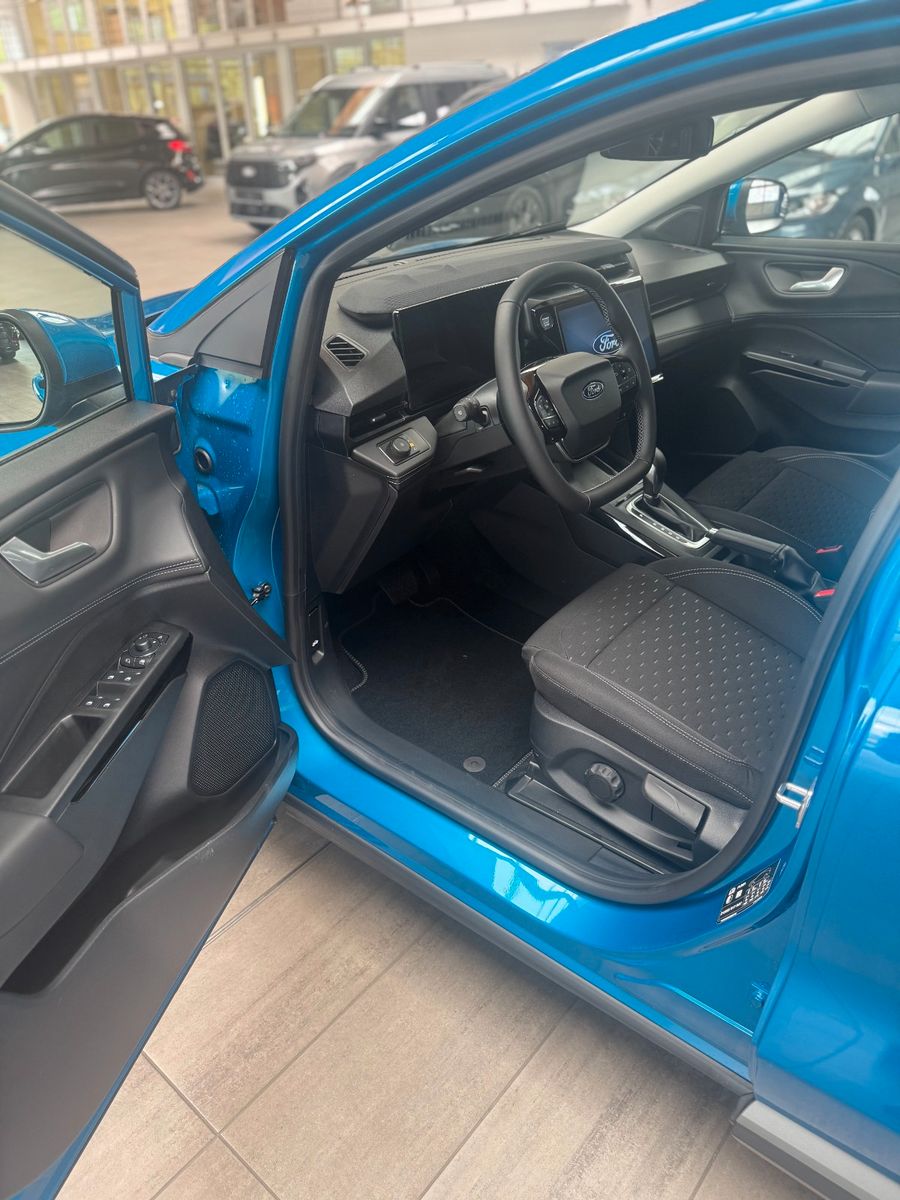 Fahrzeugabbildung Ford Puma Titanium Automatik / LED