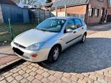Ford Focus 2000 Benzin 1,6 L - Ford Focus aus 2000: 1.6