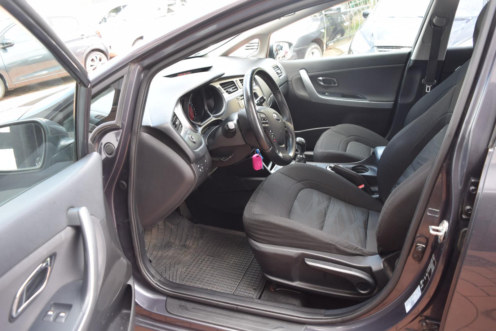 Kia cee'd 2013 — photo 8