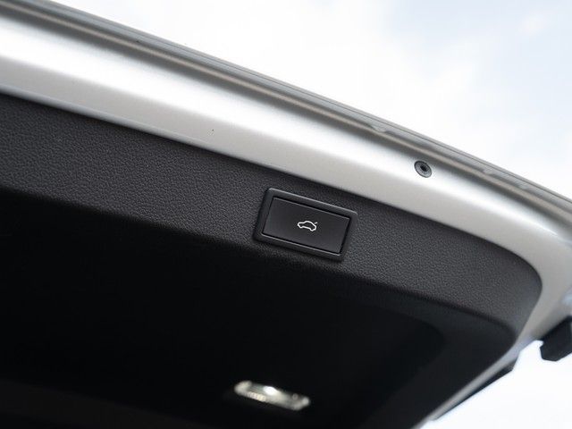Superb Combi 2.0 TDI Style AHK+360°+MATRIX+NAVI