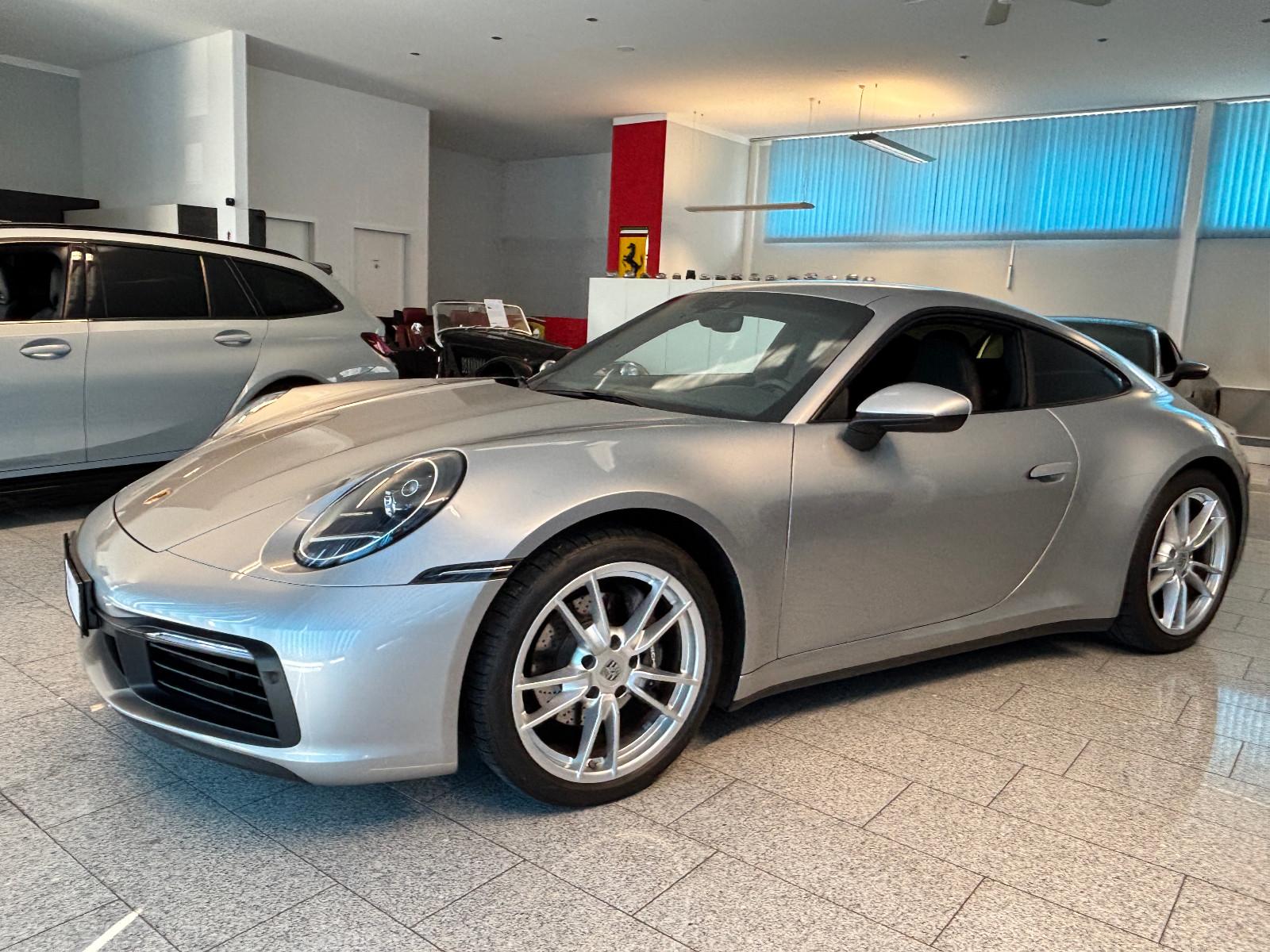 Porsche 992 C4 Coupe 1.Hd. / Ganzleder / Sportabgas